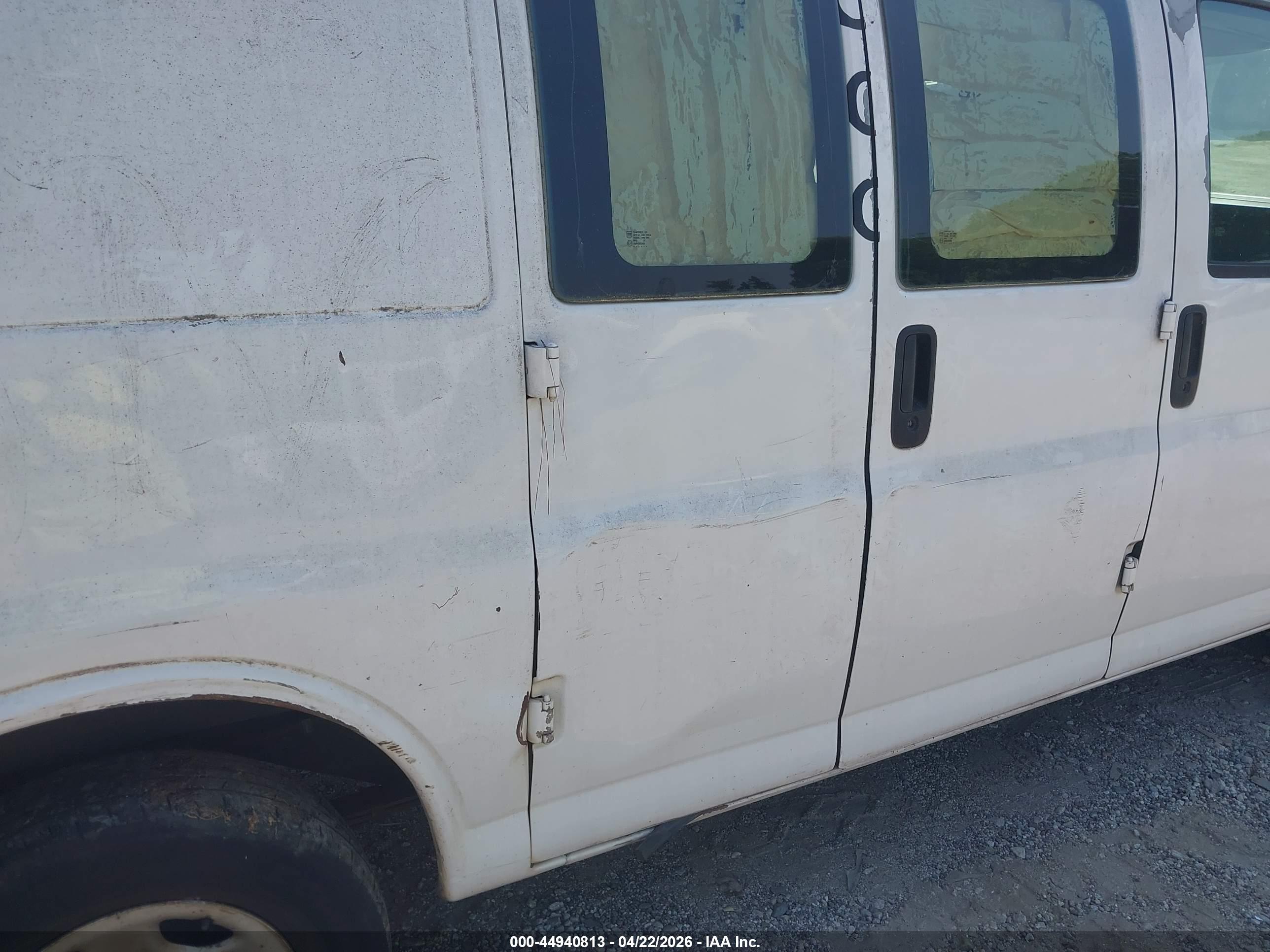 CHEVROLET EXPRESS image 6