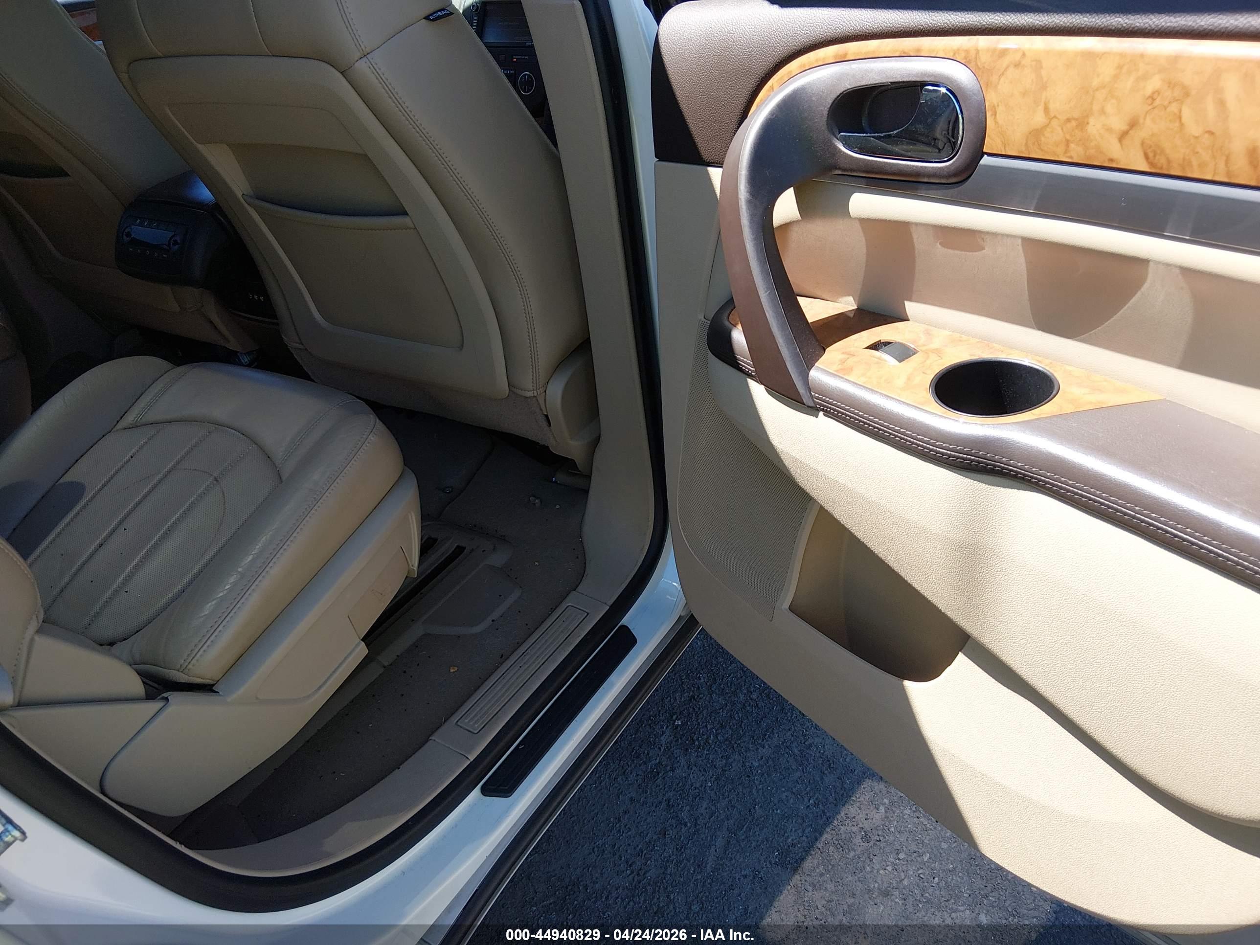 BUICK ENCLAVE image 8