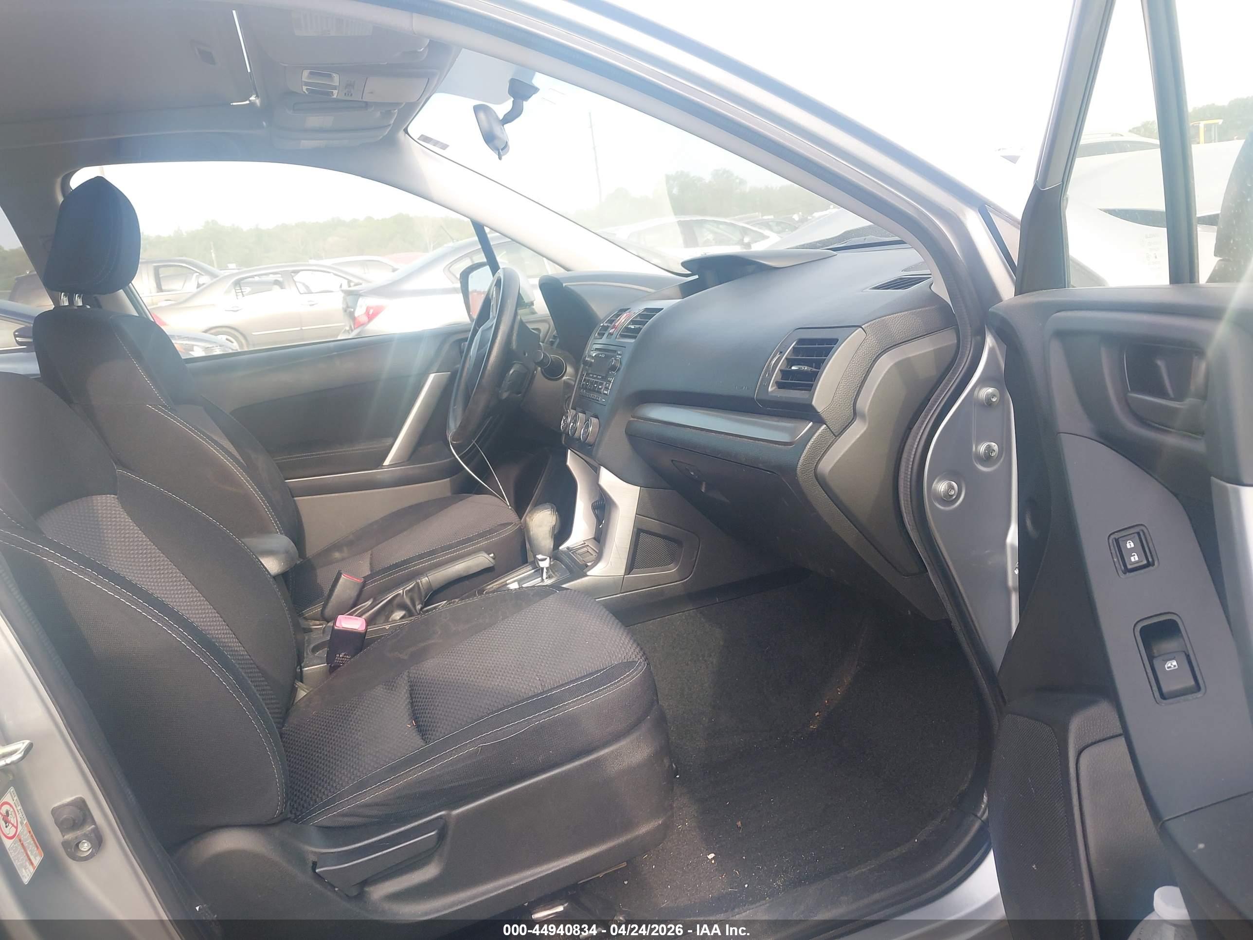 SUBARU FORESTER image 5