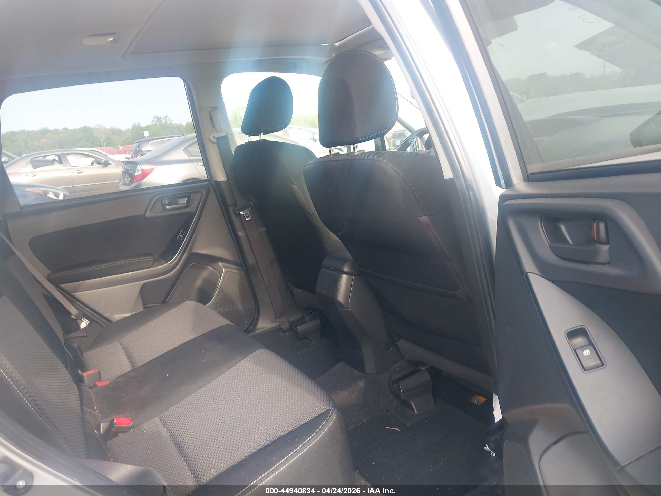 SUBARU FORESTER image 8