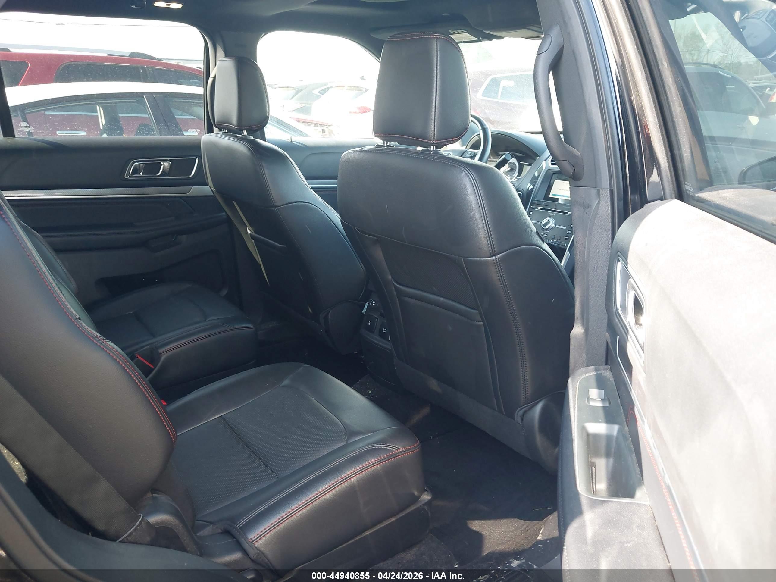 FORD EXPLORER image 8