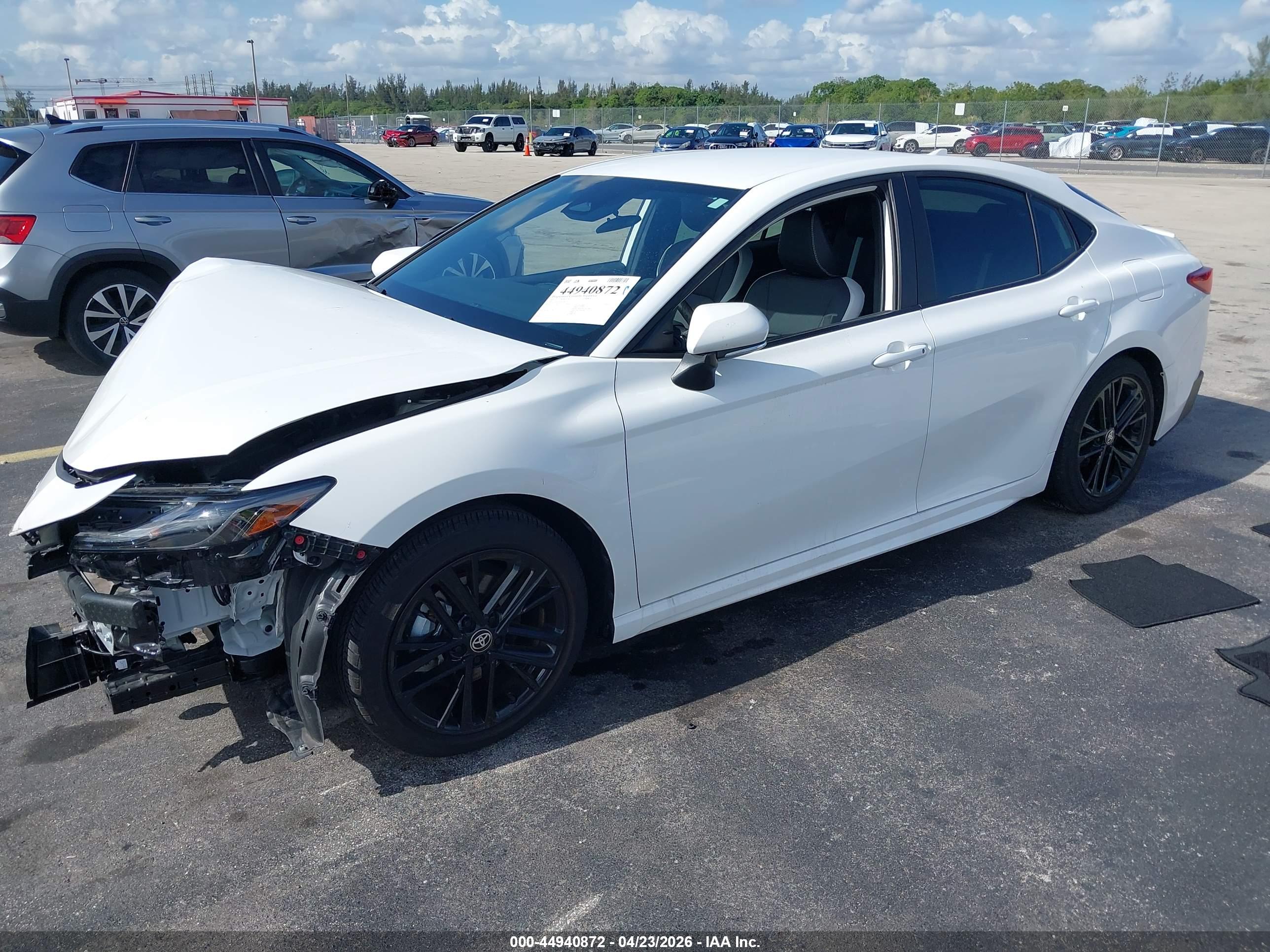 TOYOTA CAMRY image 2