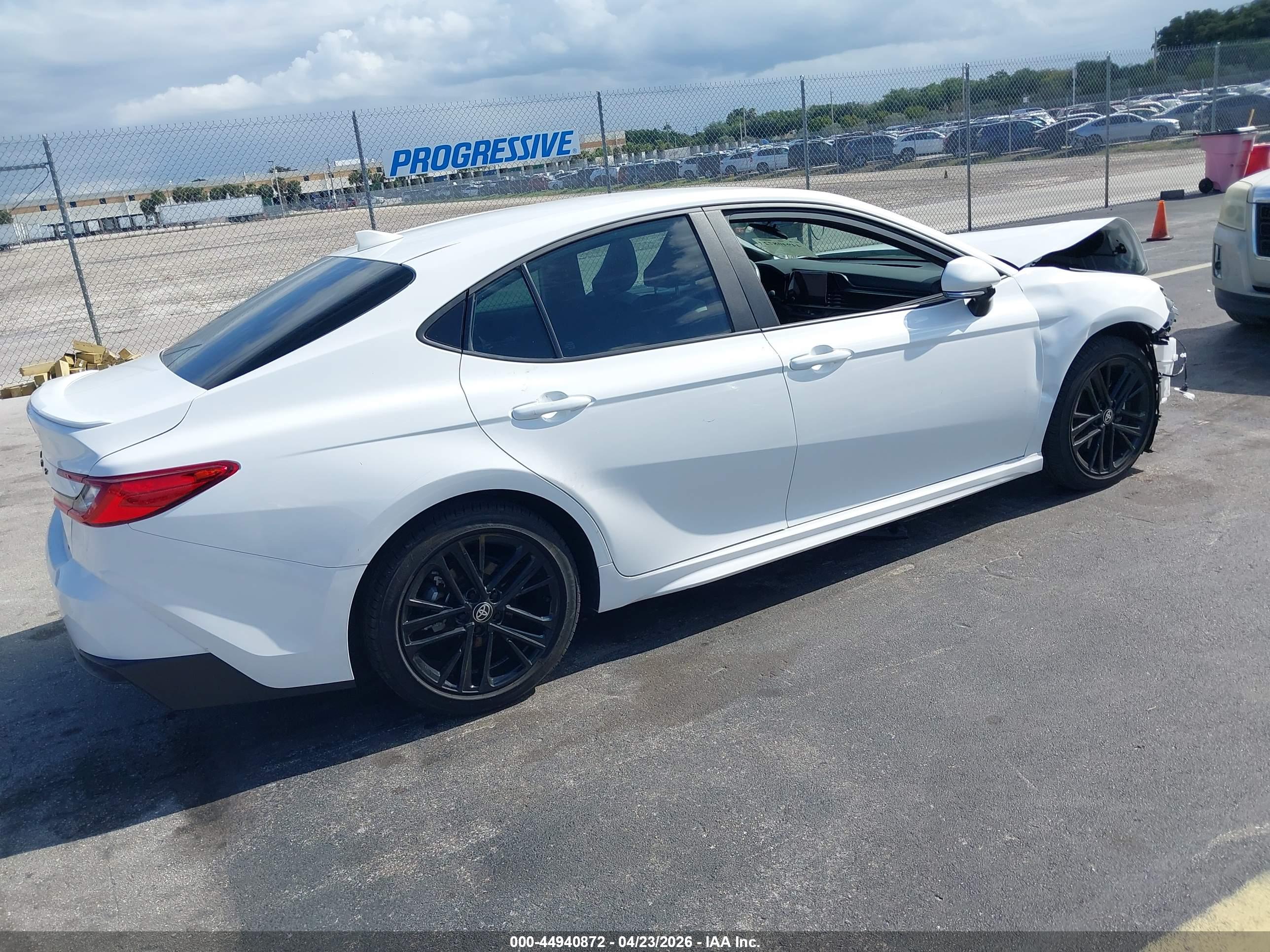 TOYOTA CAMRY image 4
