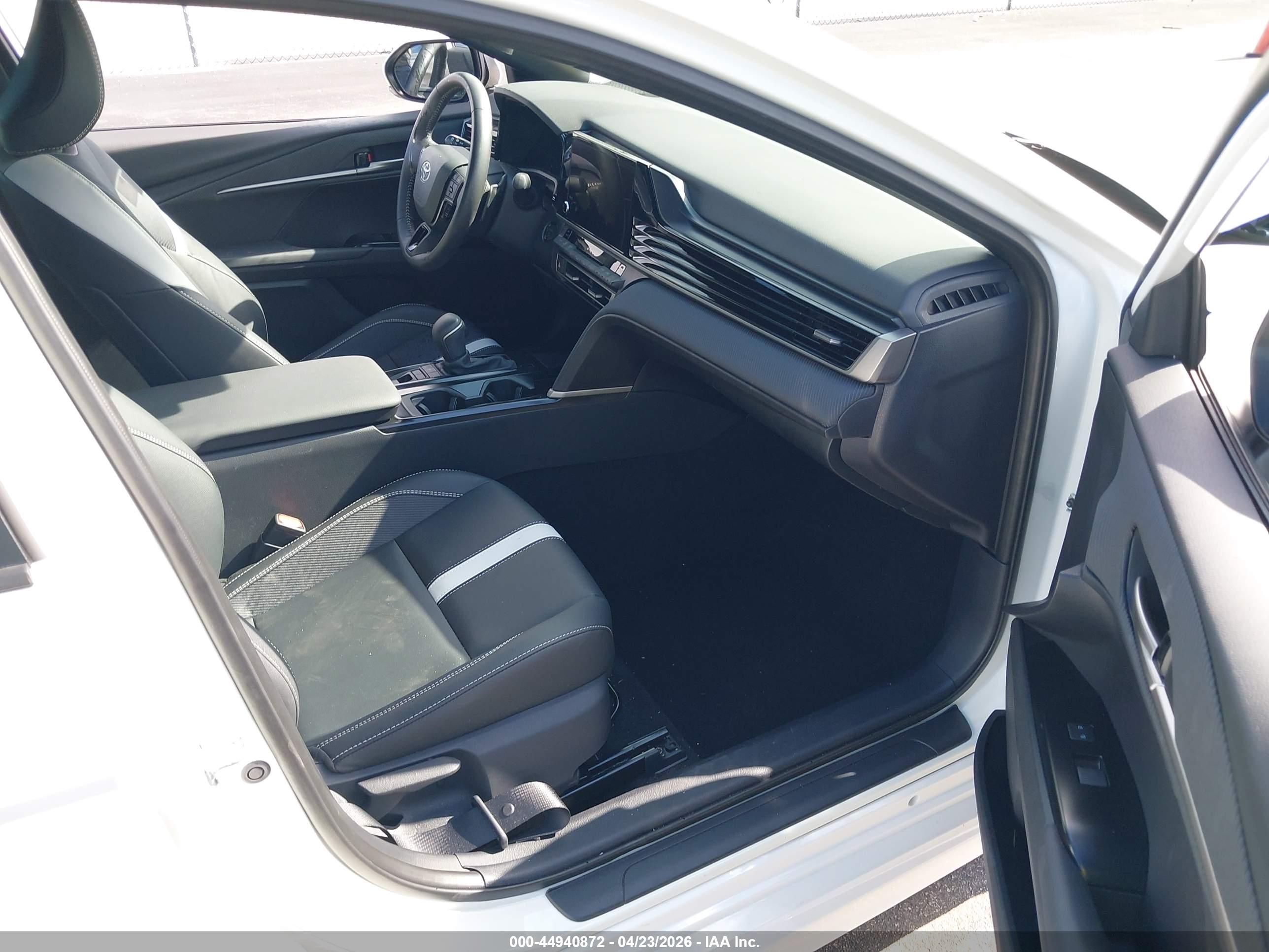 TOYOTA CAMRY image 5