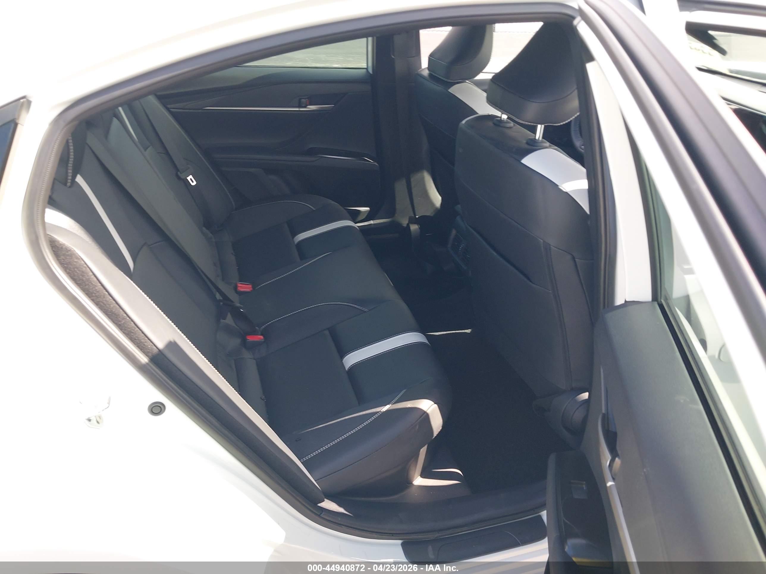 TOYOTA CAMRY image 8