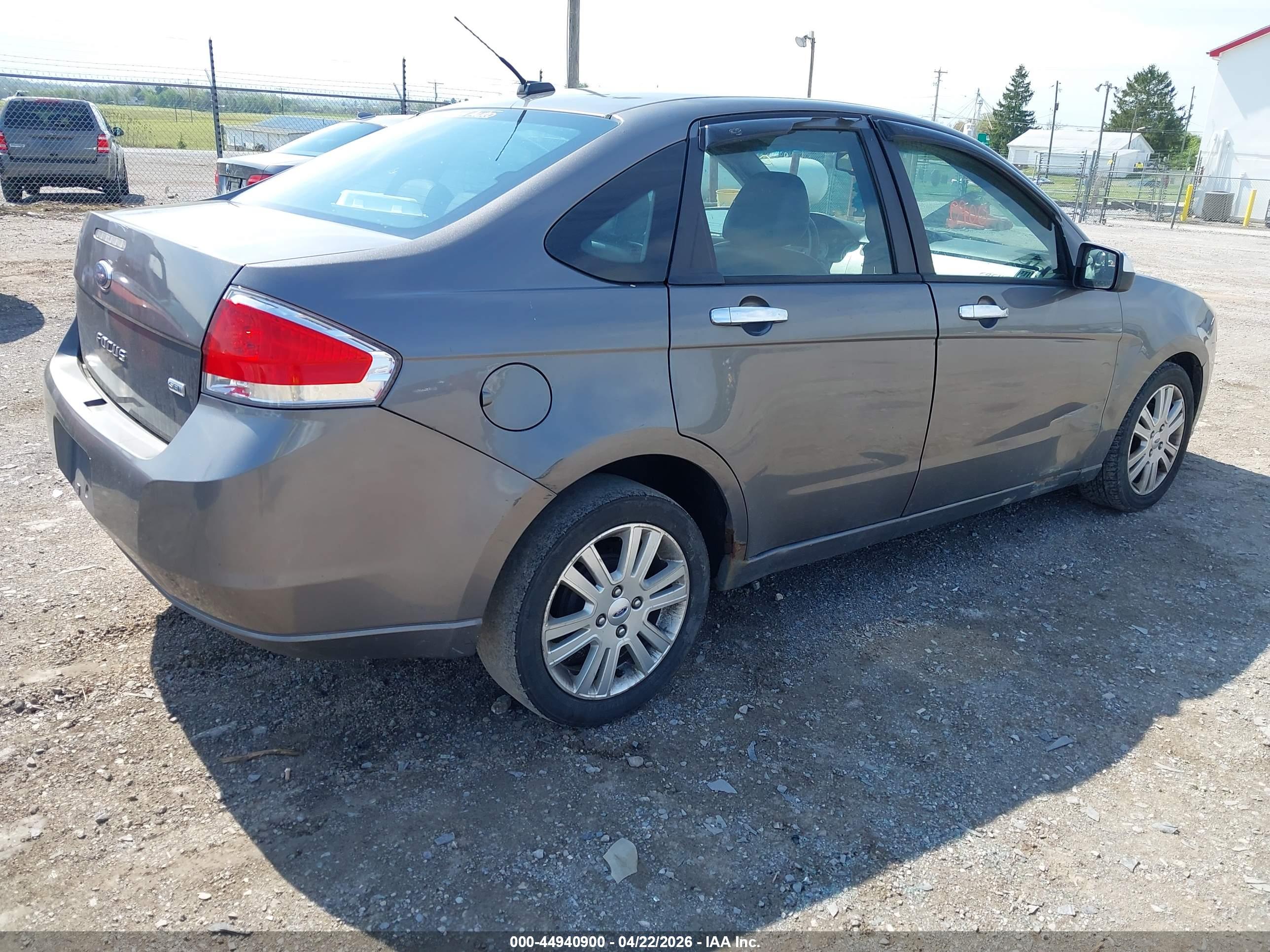 FORD FOCUS image 4