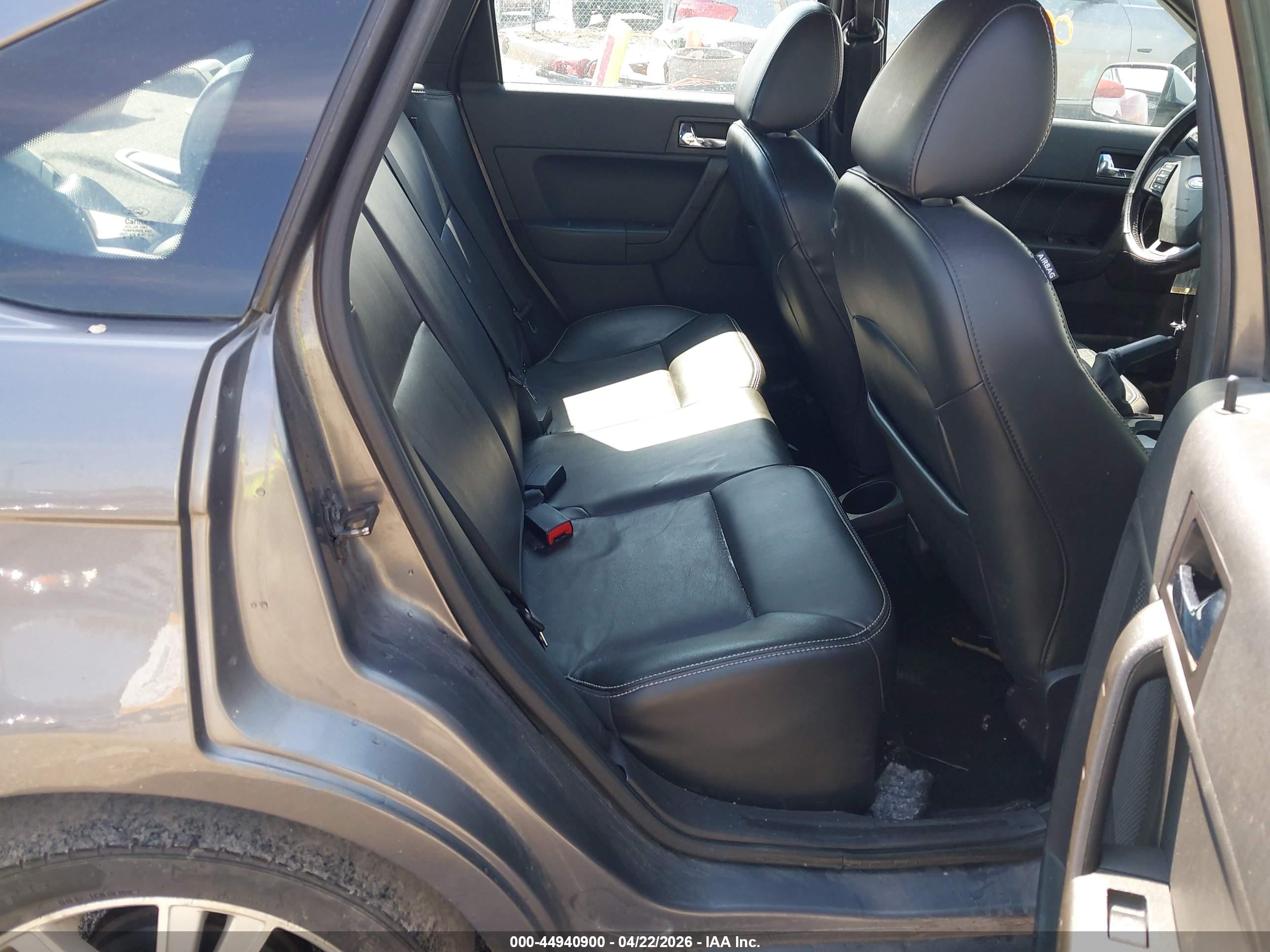 FORD FOCUS image 8