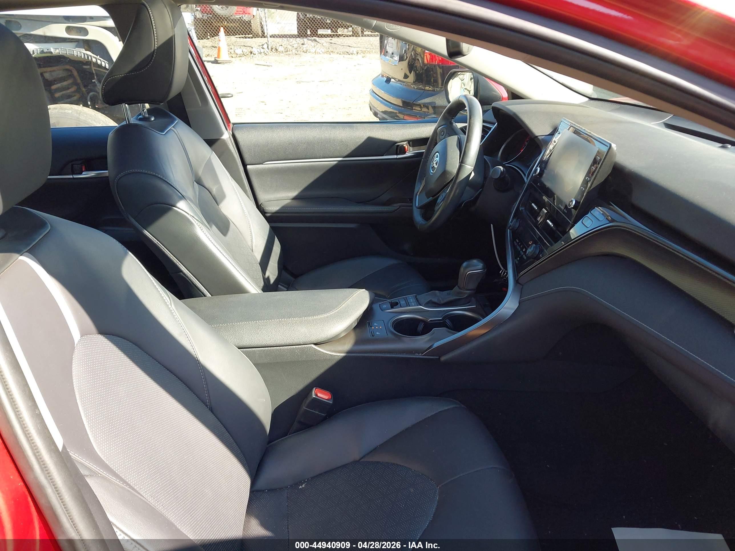 TOYOTA CAMRY image 5