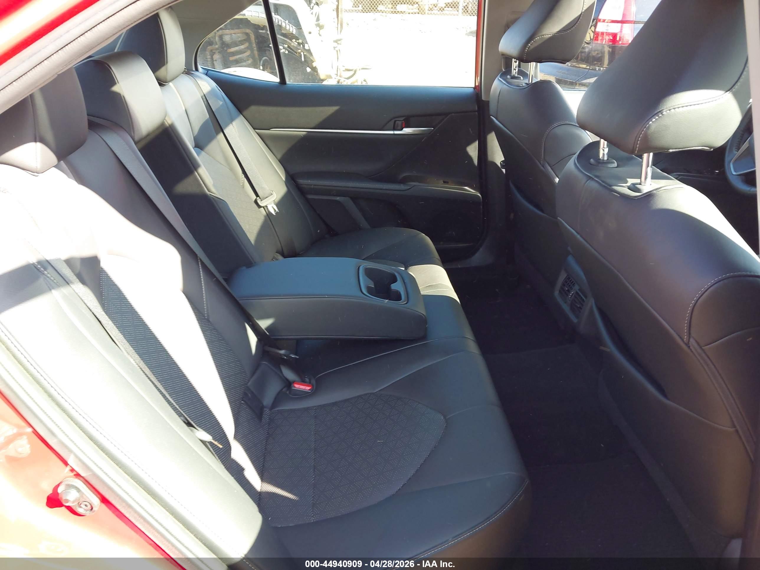 TOYOTA CAMRY image 8