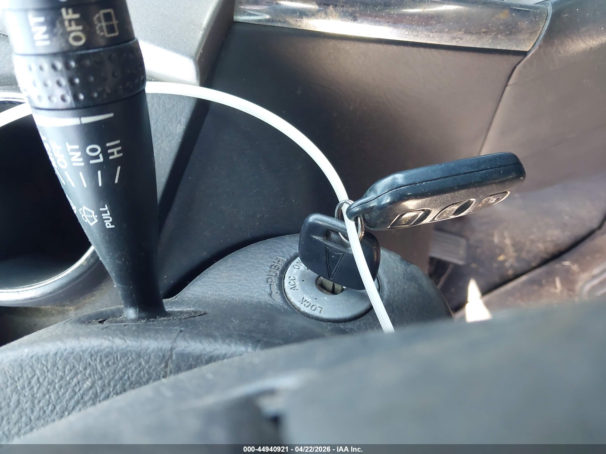PONTIAC VIBE image 11