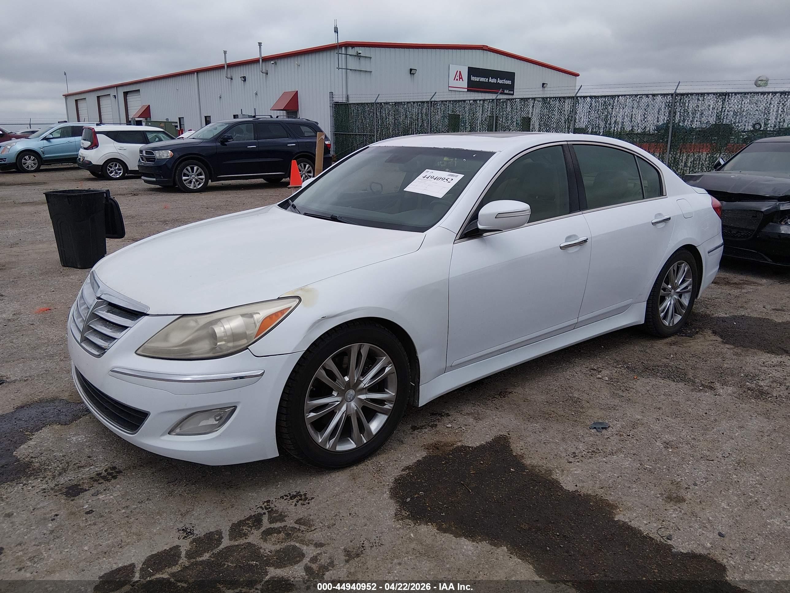 HYUNDAI GENESIS image 2