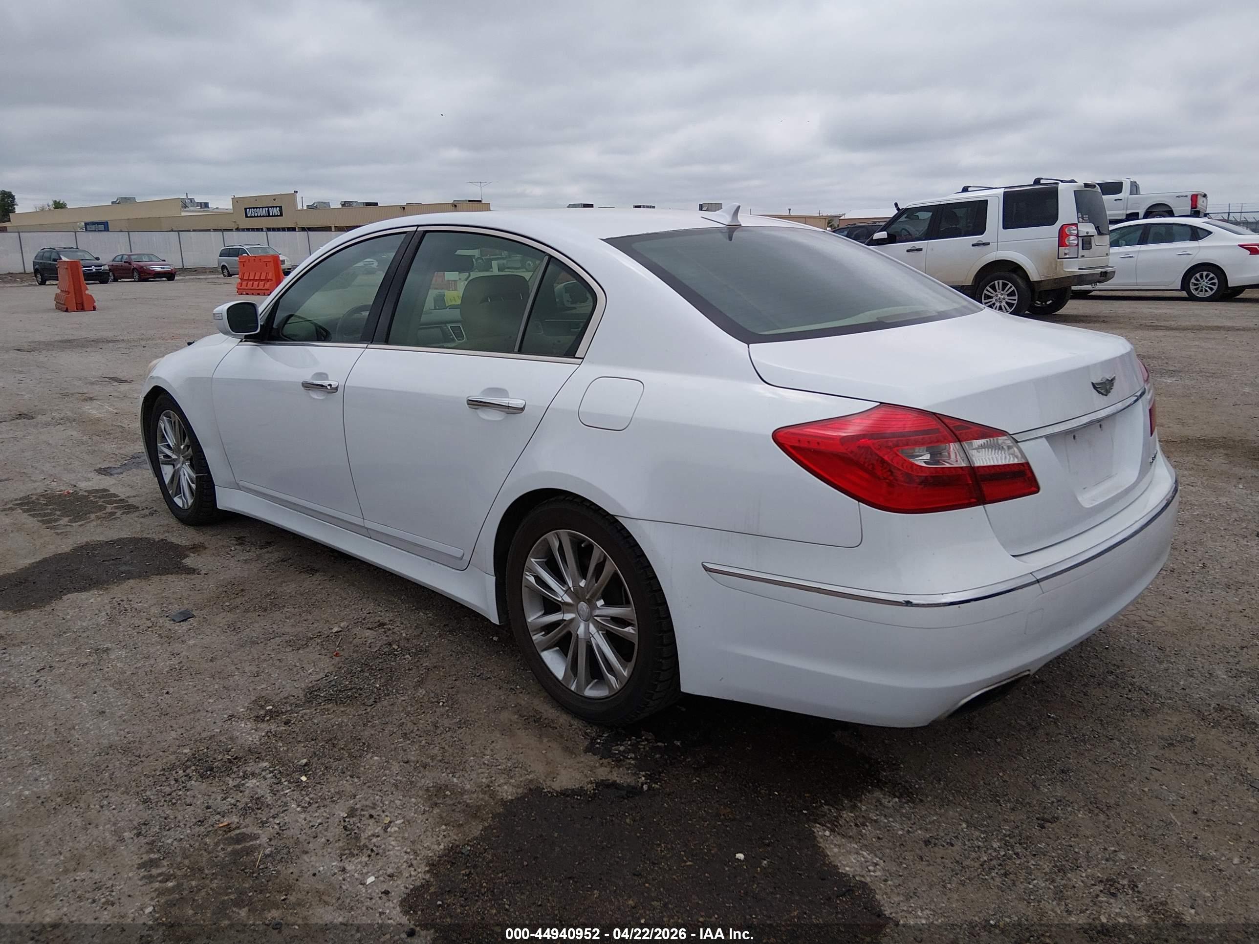 HYUNDAI GENESIS image 3
