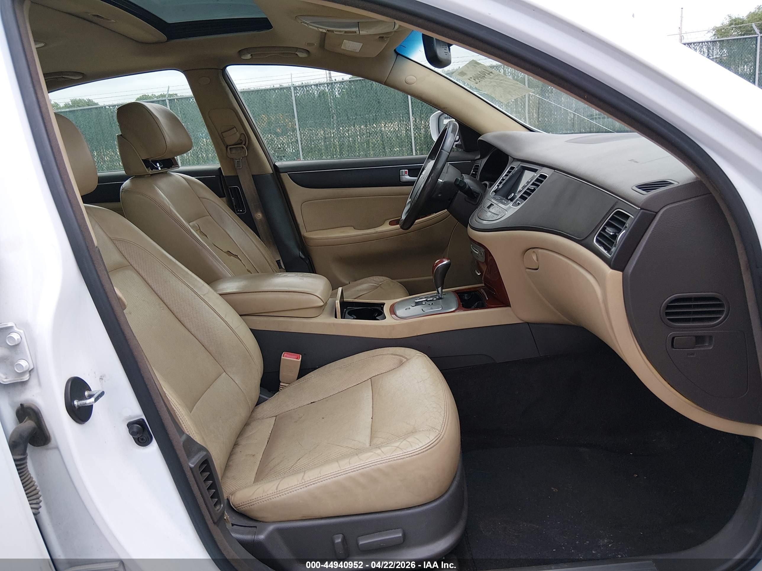 HYUNDAI GENESIS image 5