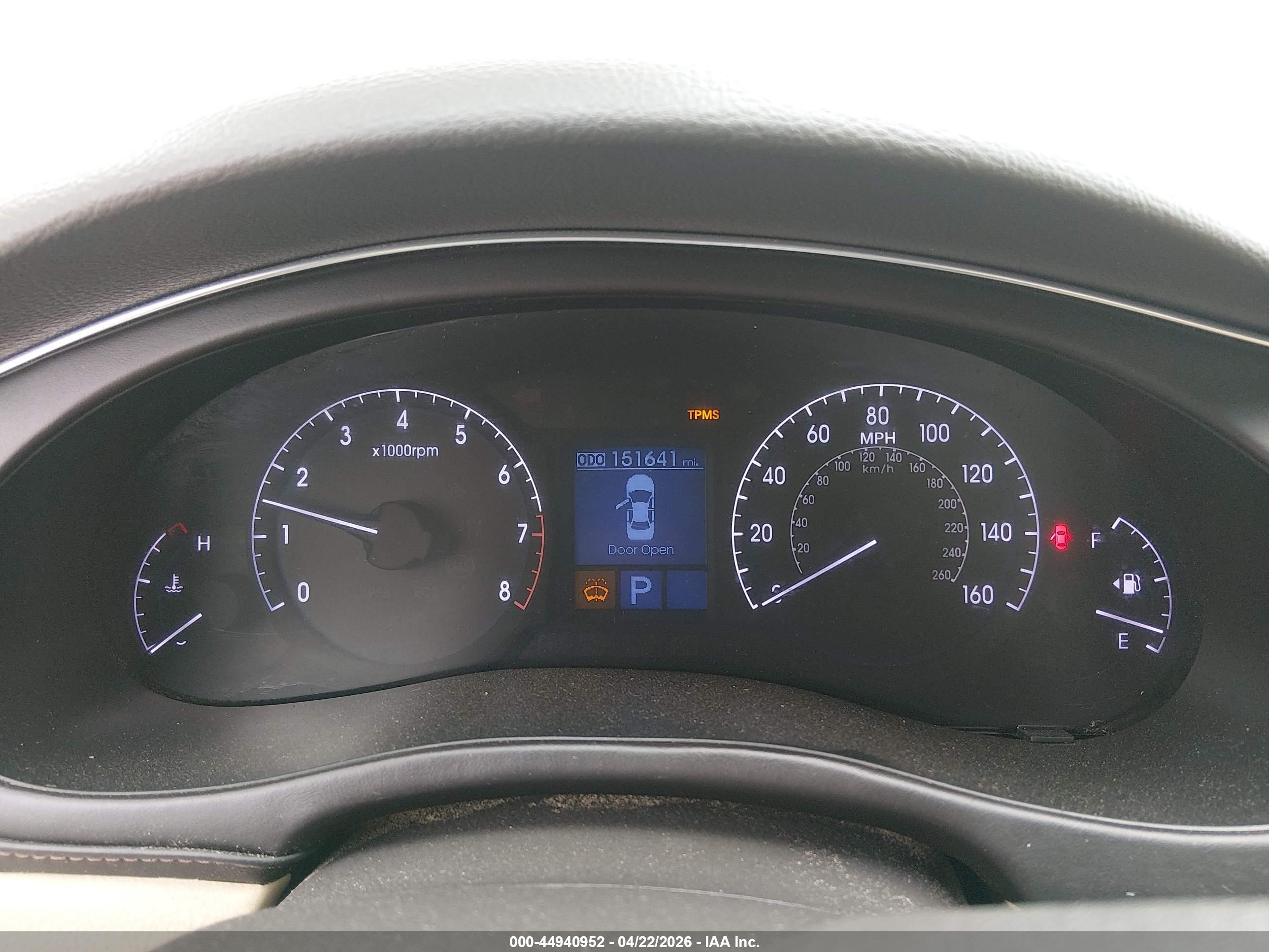 HYUNDAI GENESIS image 7