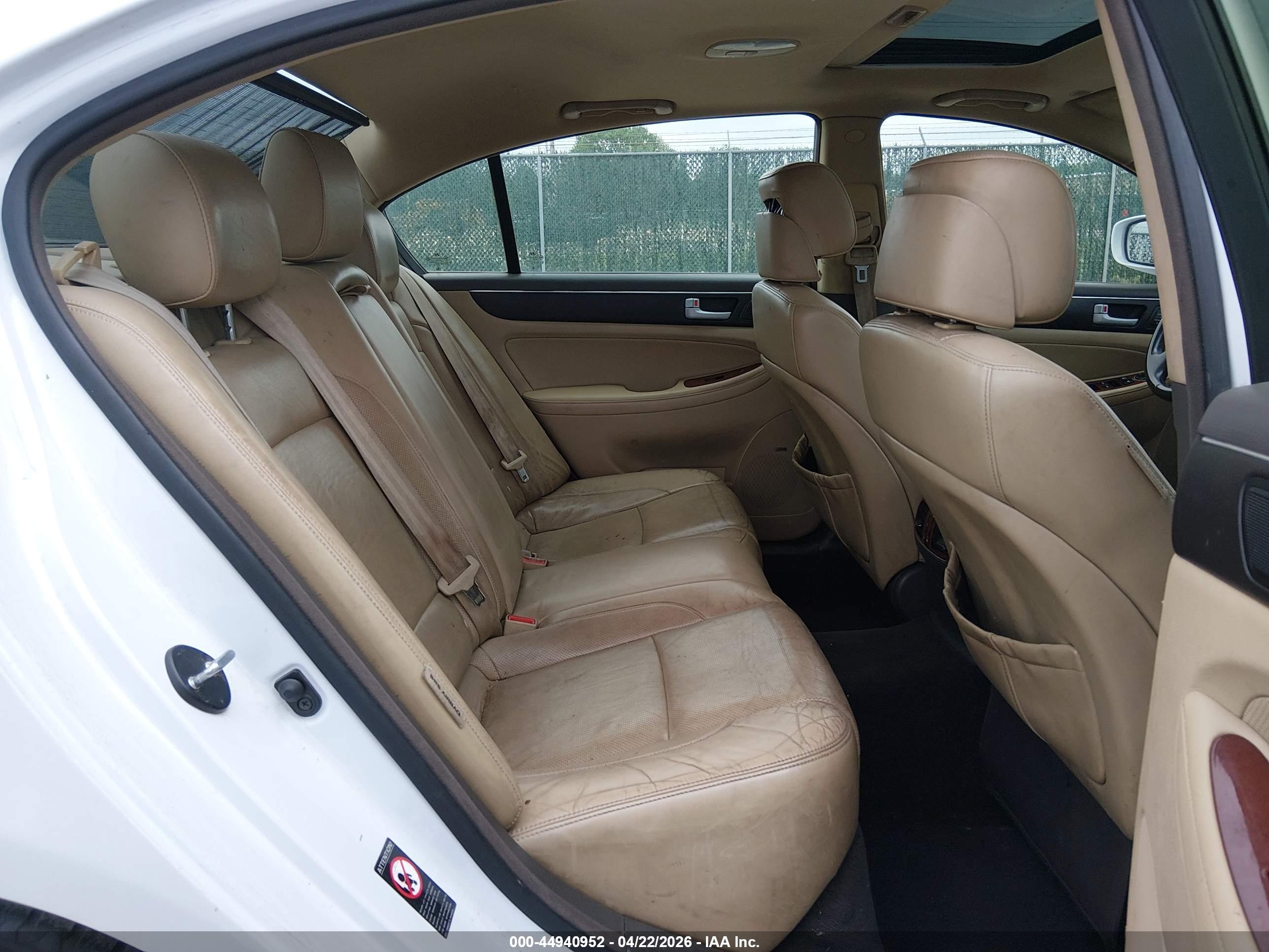 HYUNDAI GENESIS image 8