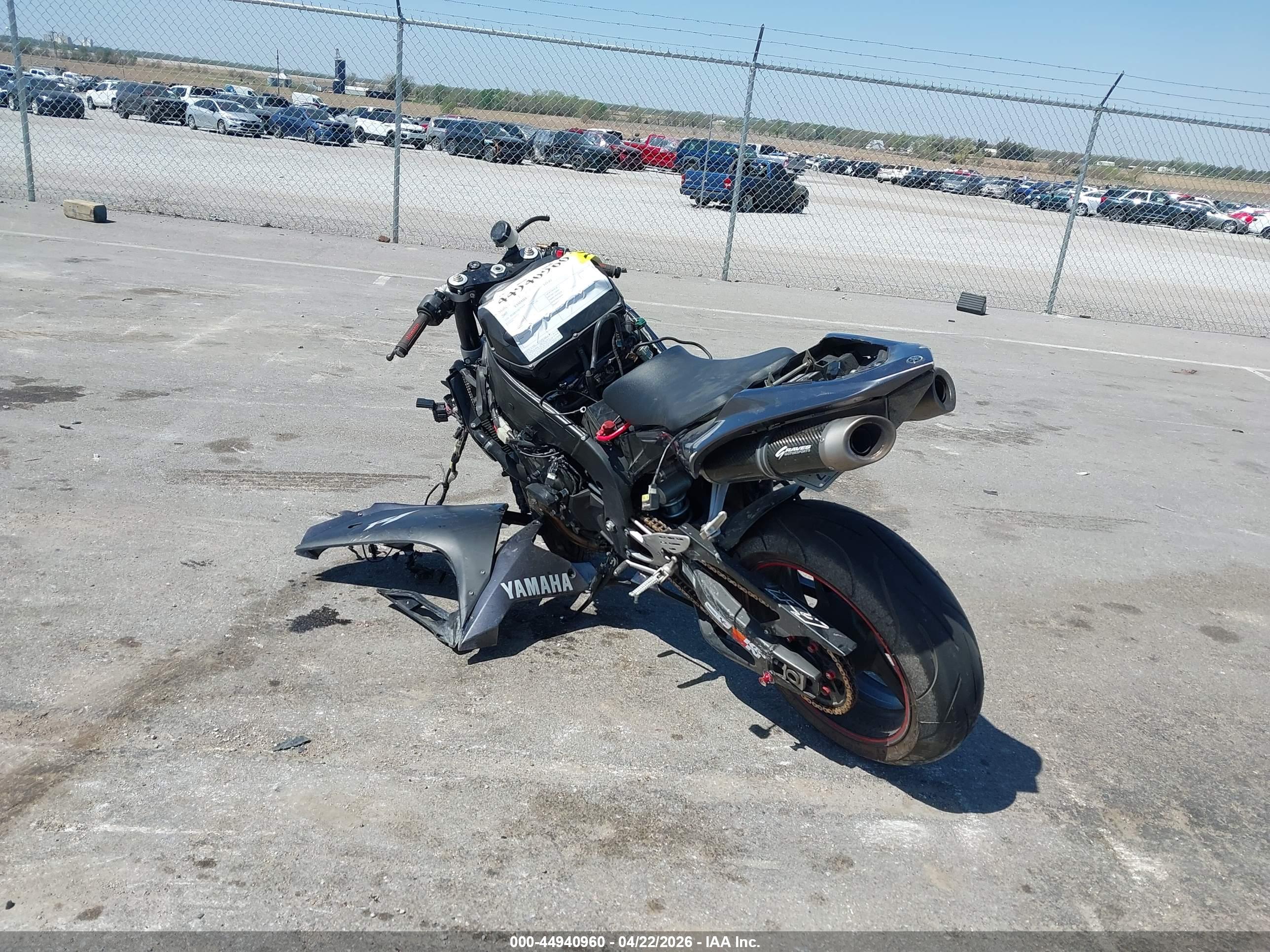 YAMAHA YZFR1 image 3