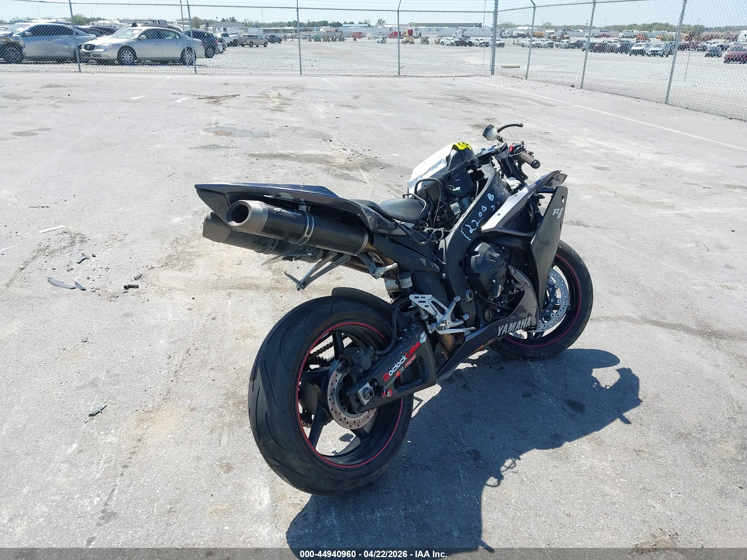 YAMAHA YZFR1 image 4