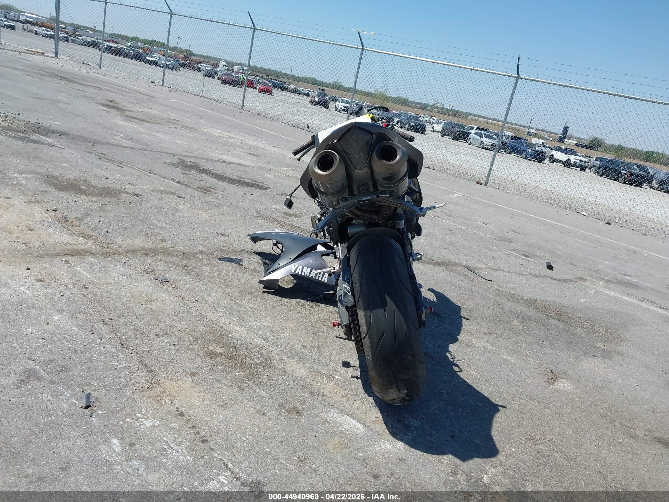 YAMAHA YZFR1 image 6
