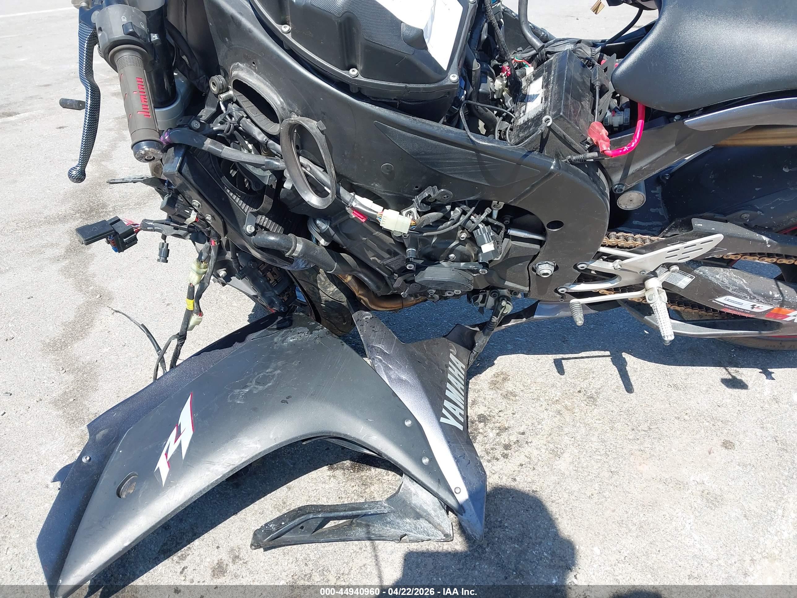 YAMAHA YZFR1 image 9