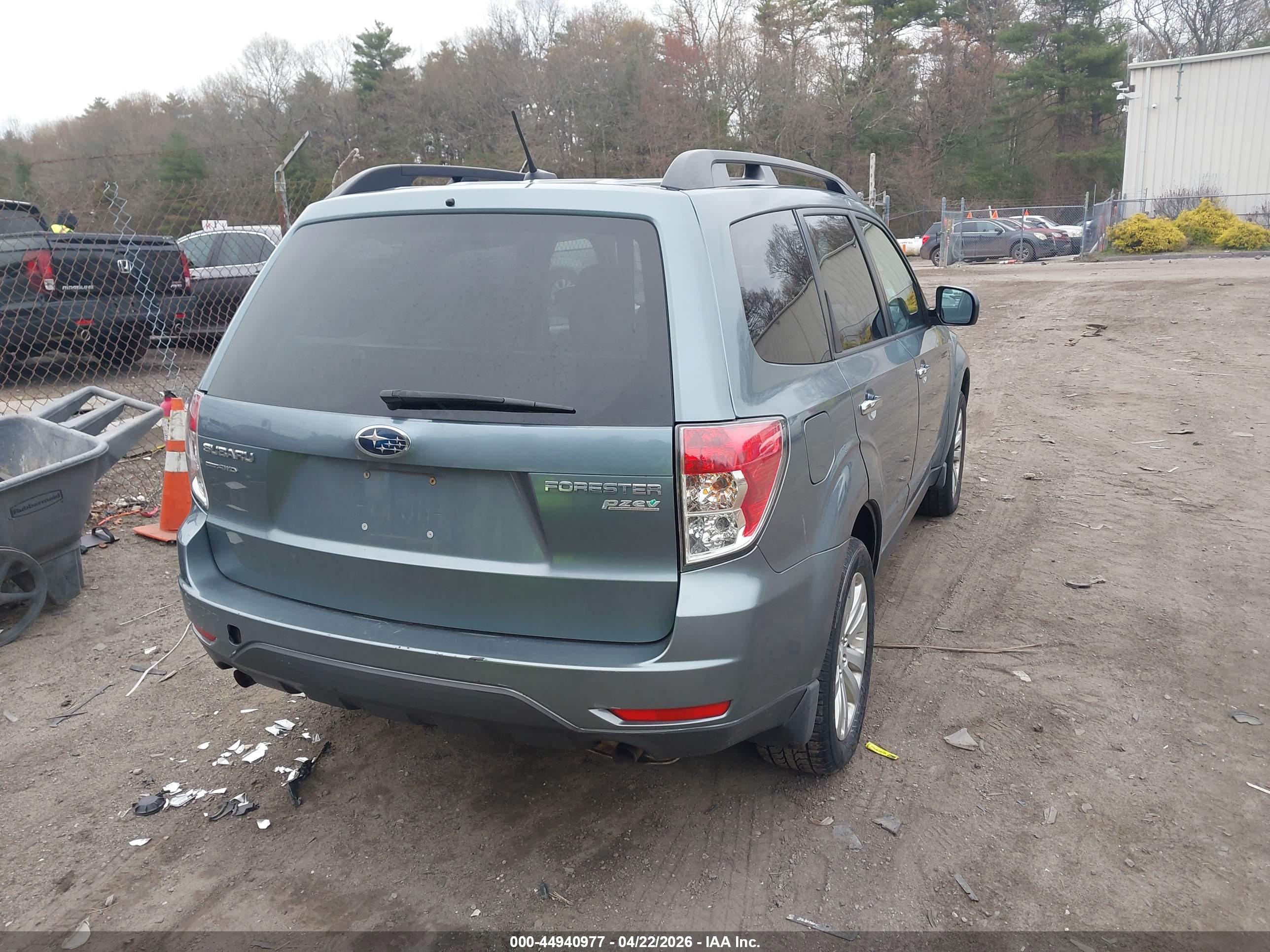 SUBARU FORESTER image 4