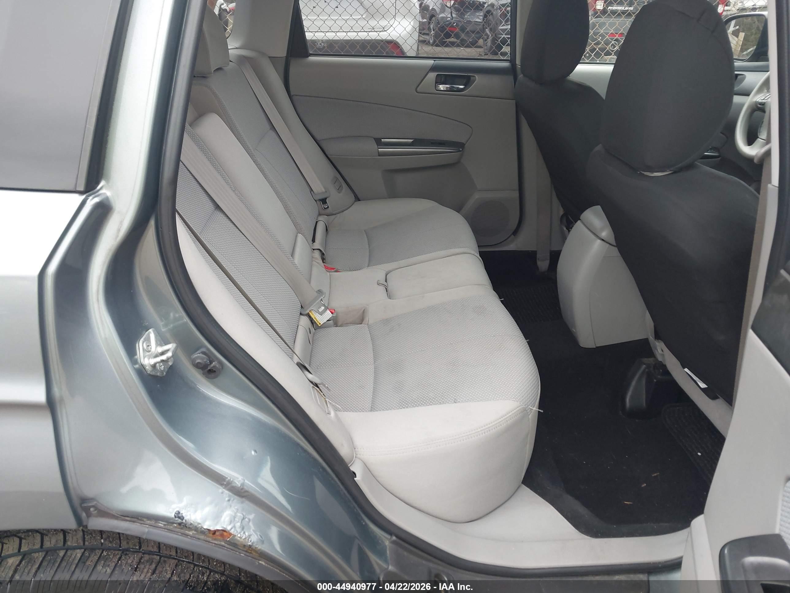 SUBARU FORESTER image 8