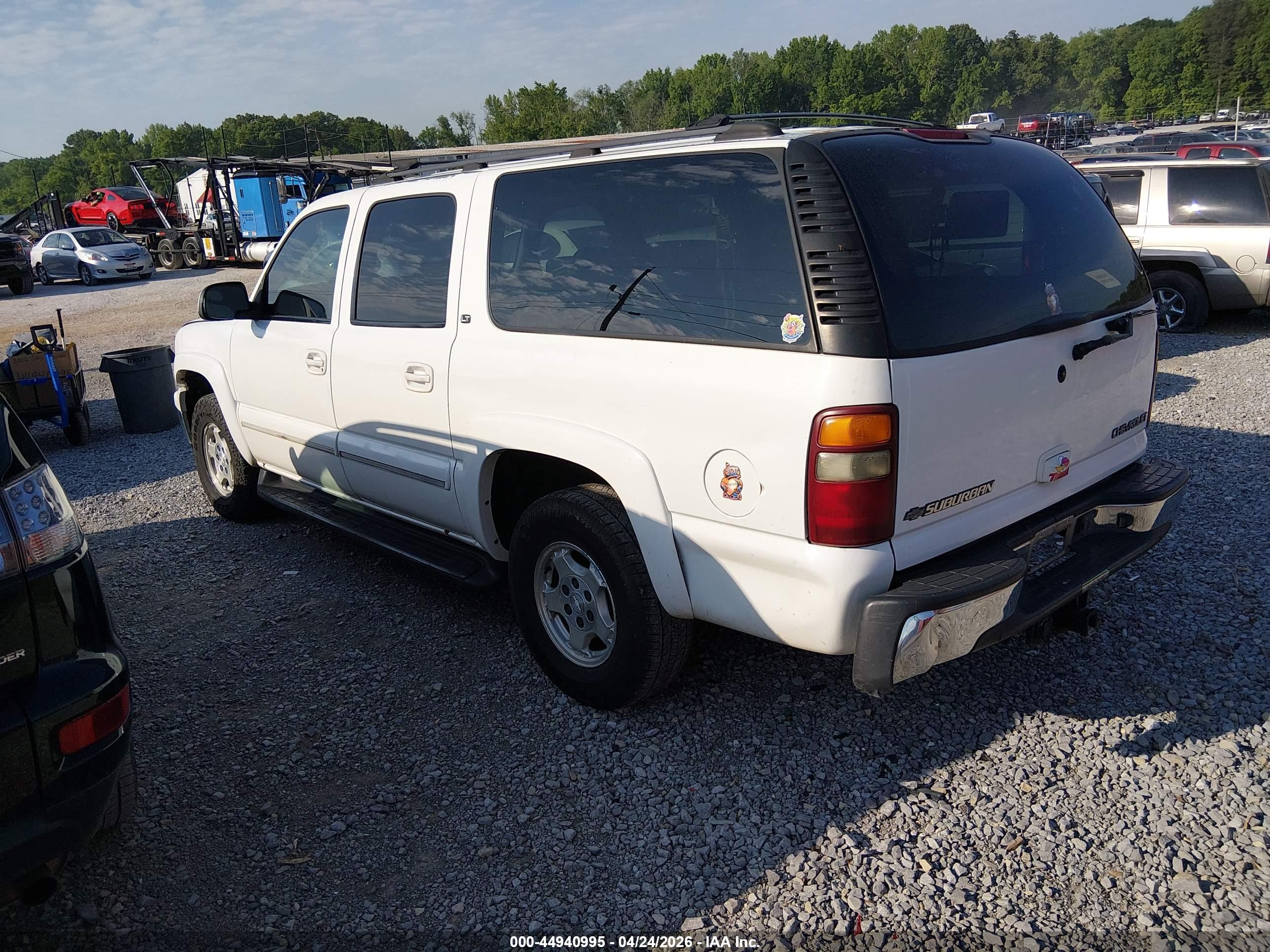 CHEVROLET SUBURBAN image 3