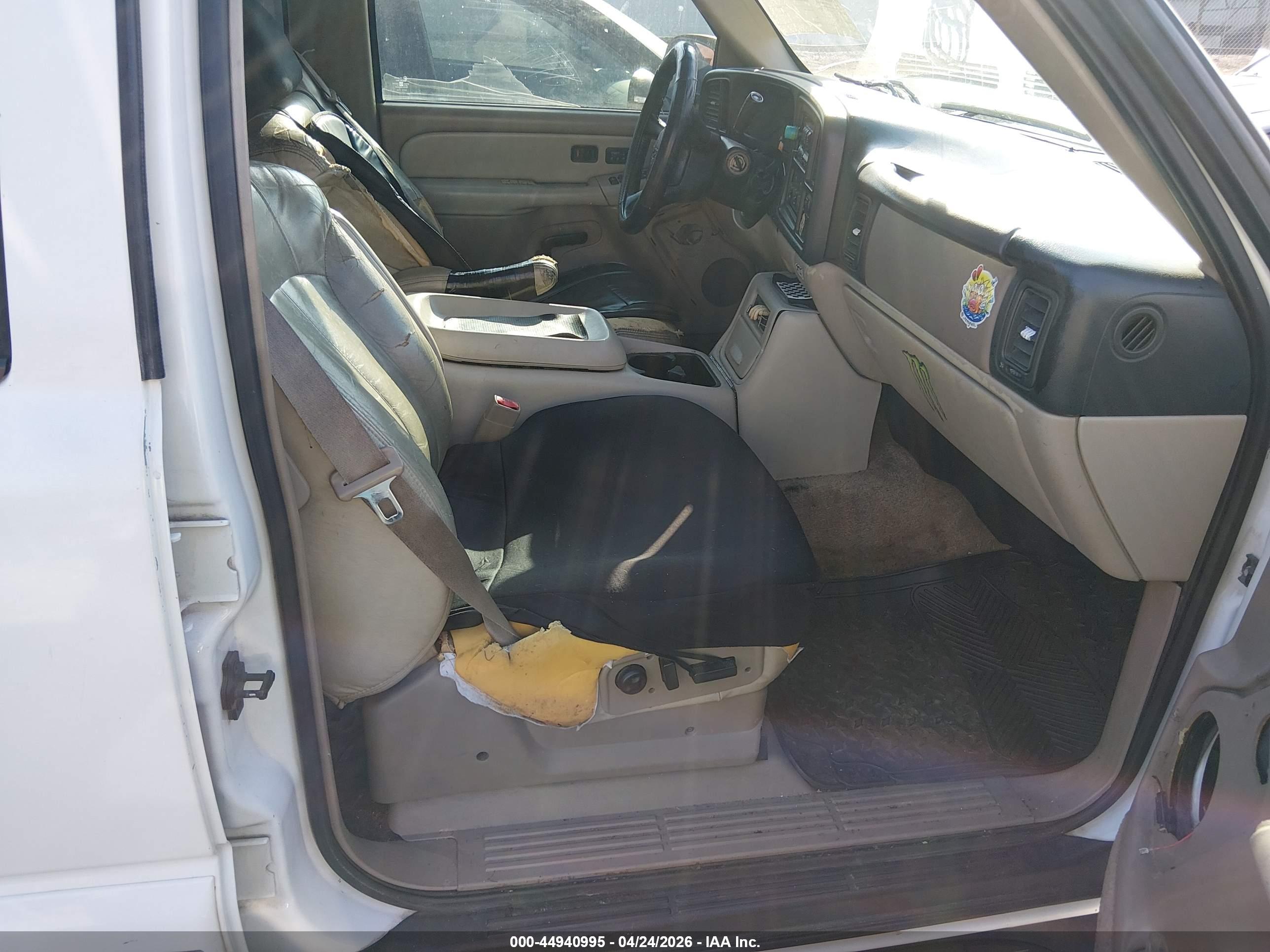 CHEVROLET SUBURBAN image 5