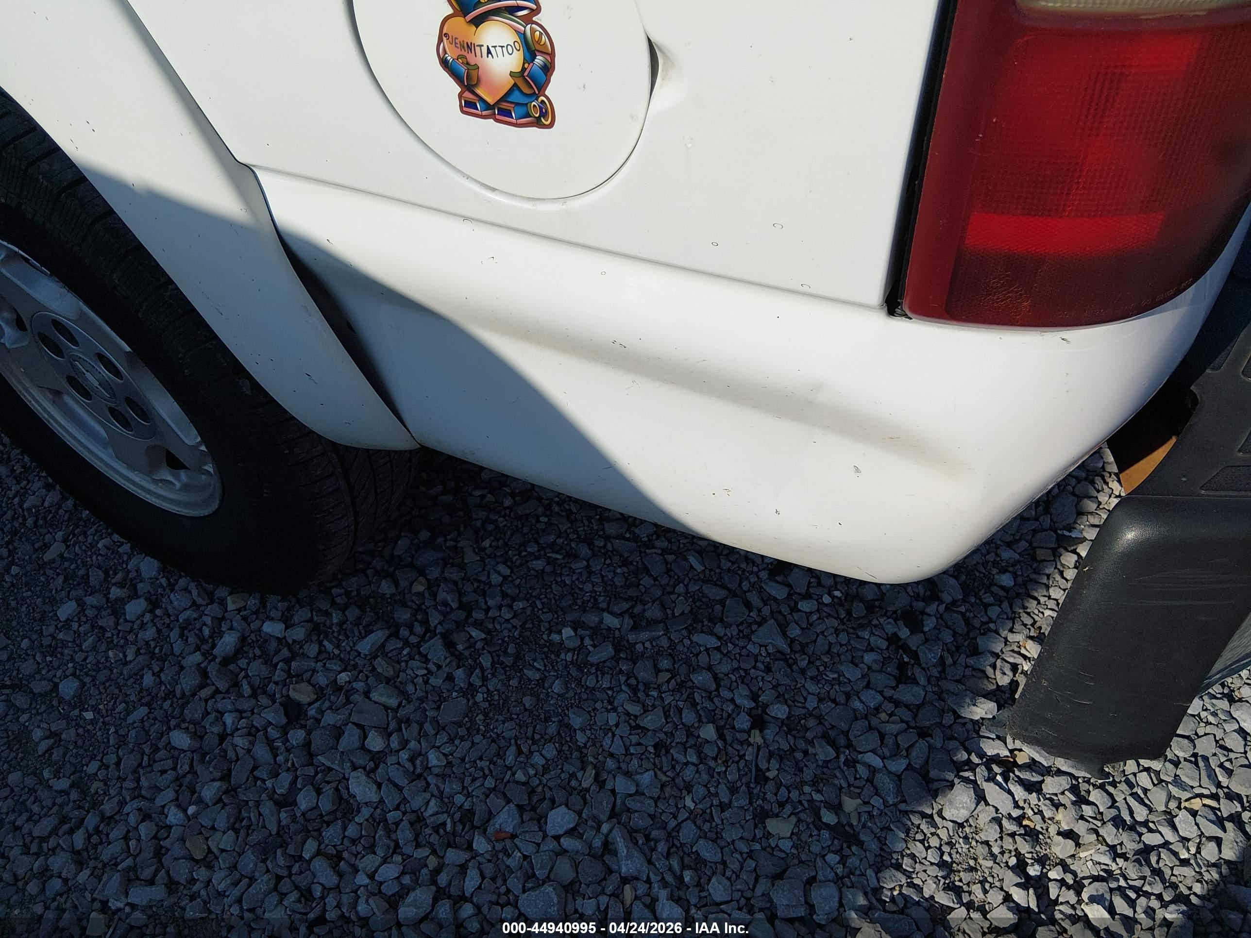 CHEVROLET SUBURBAN image 6