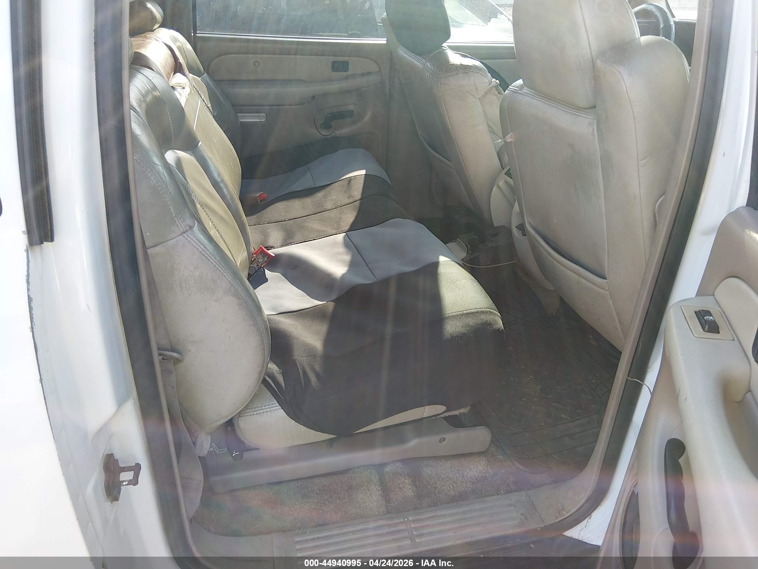 CHEVROLET SUBURBAN image 8