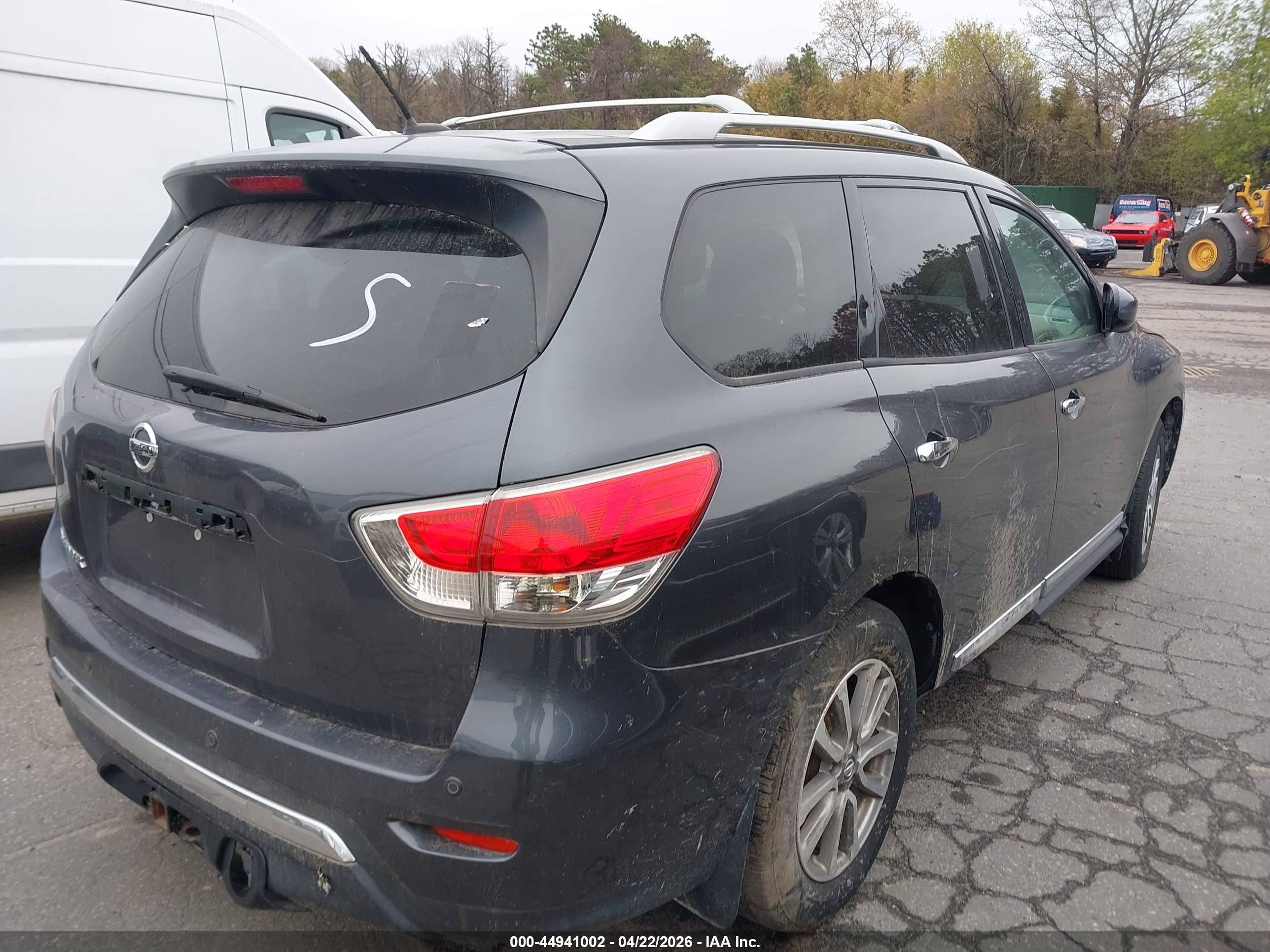 NISSAN PATHFINDER image 4
