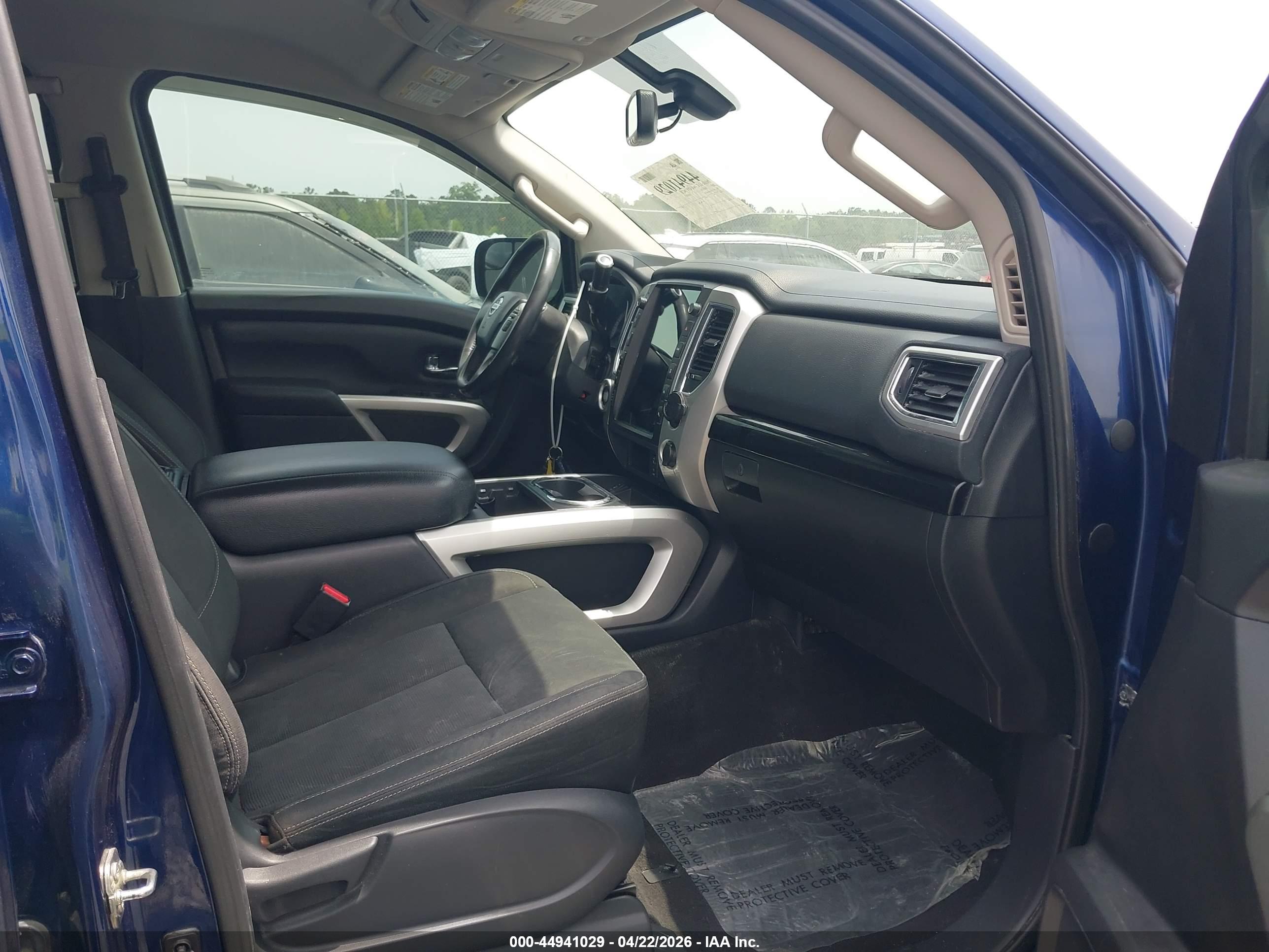 NISSAN TITAN image 5