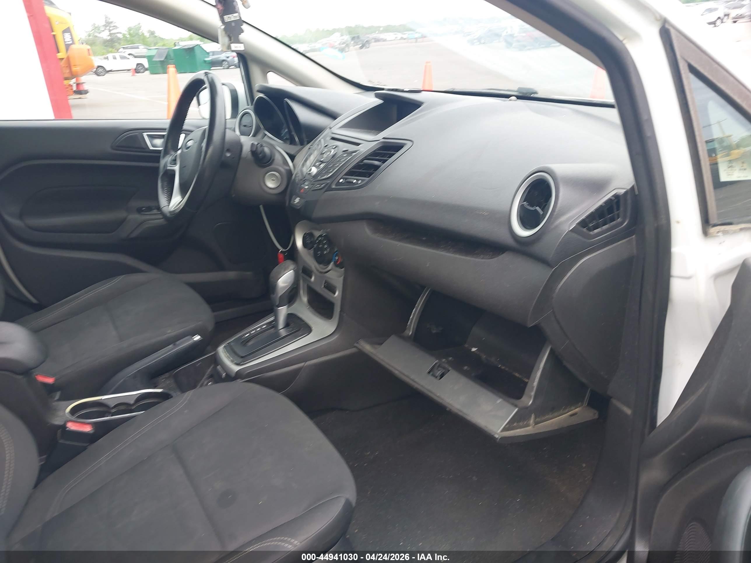 FORD FIESTA image 5