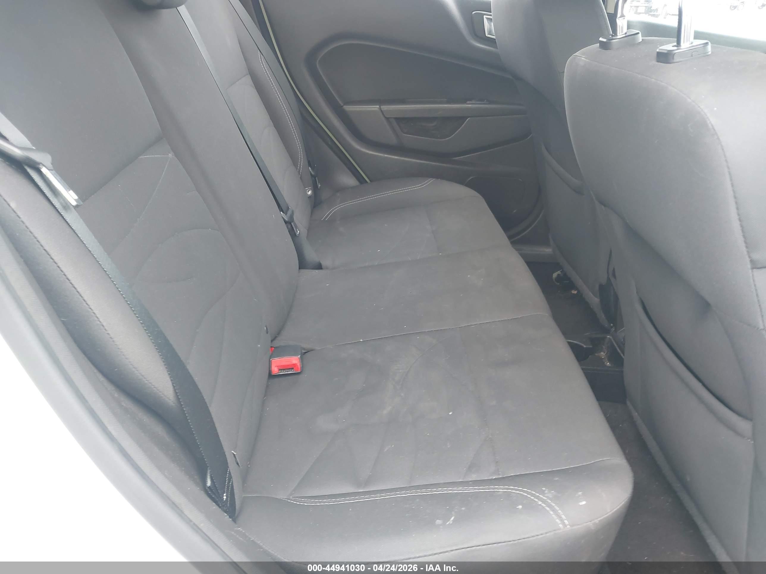 FORD FIESTA image 8
