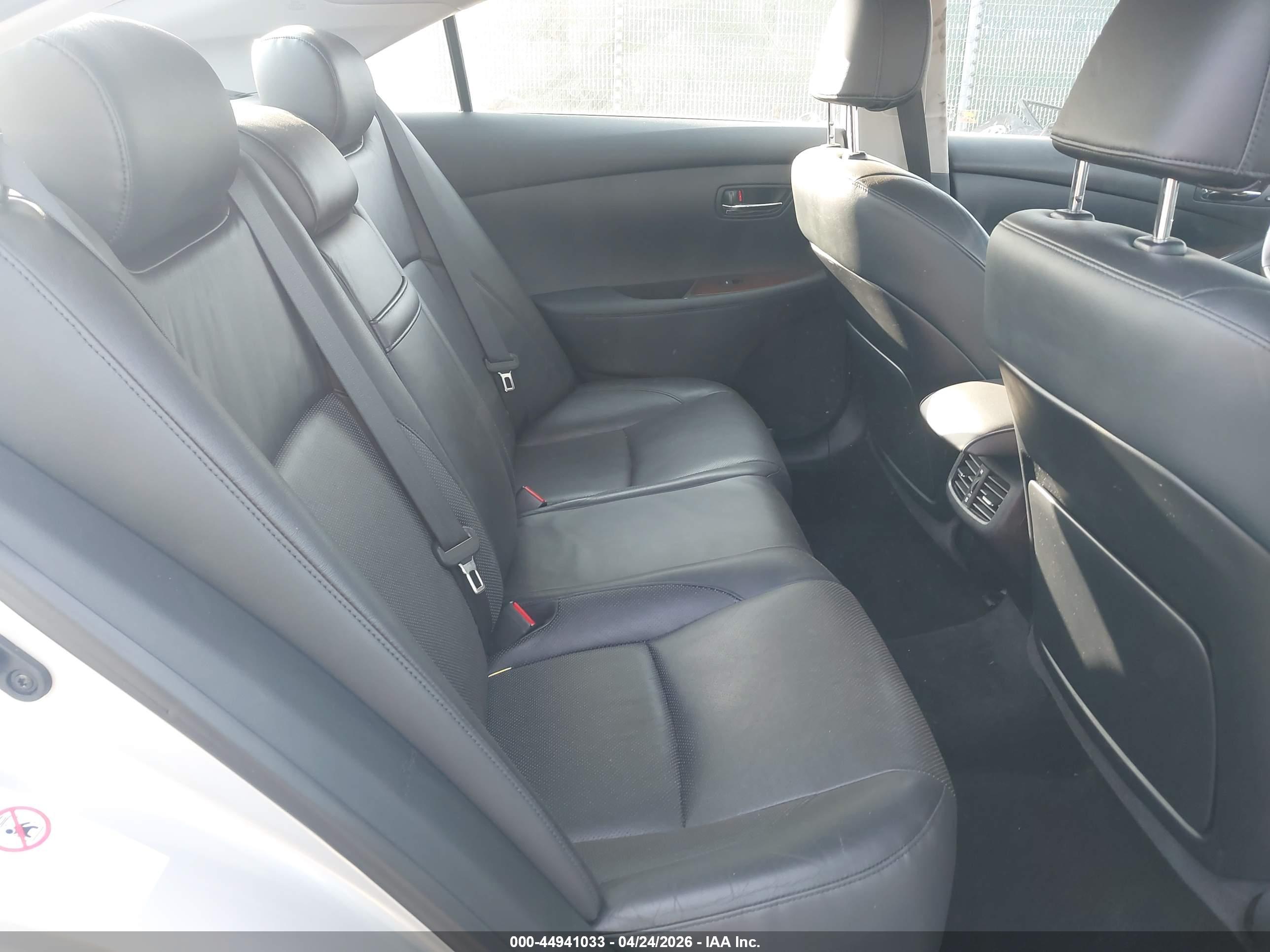 LEXUS ES image 8