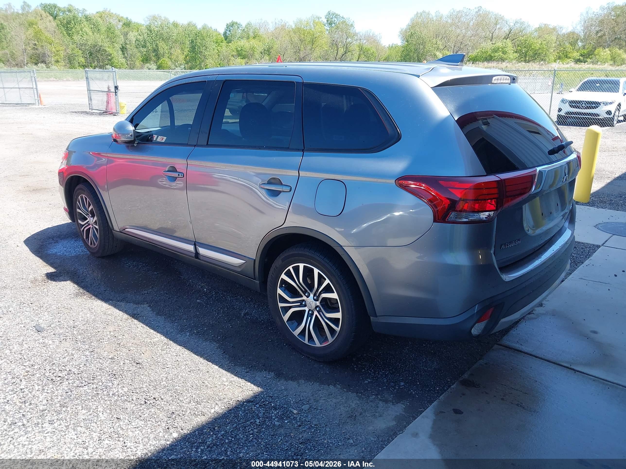 MITSUBISHI OUTLANDER image 3