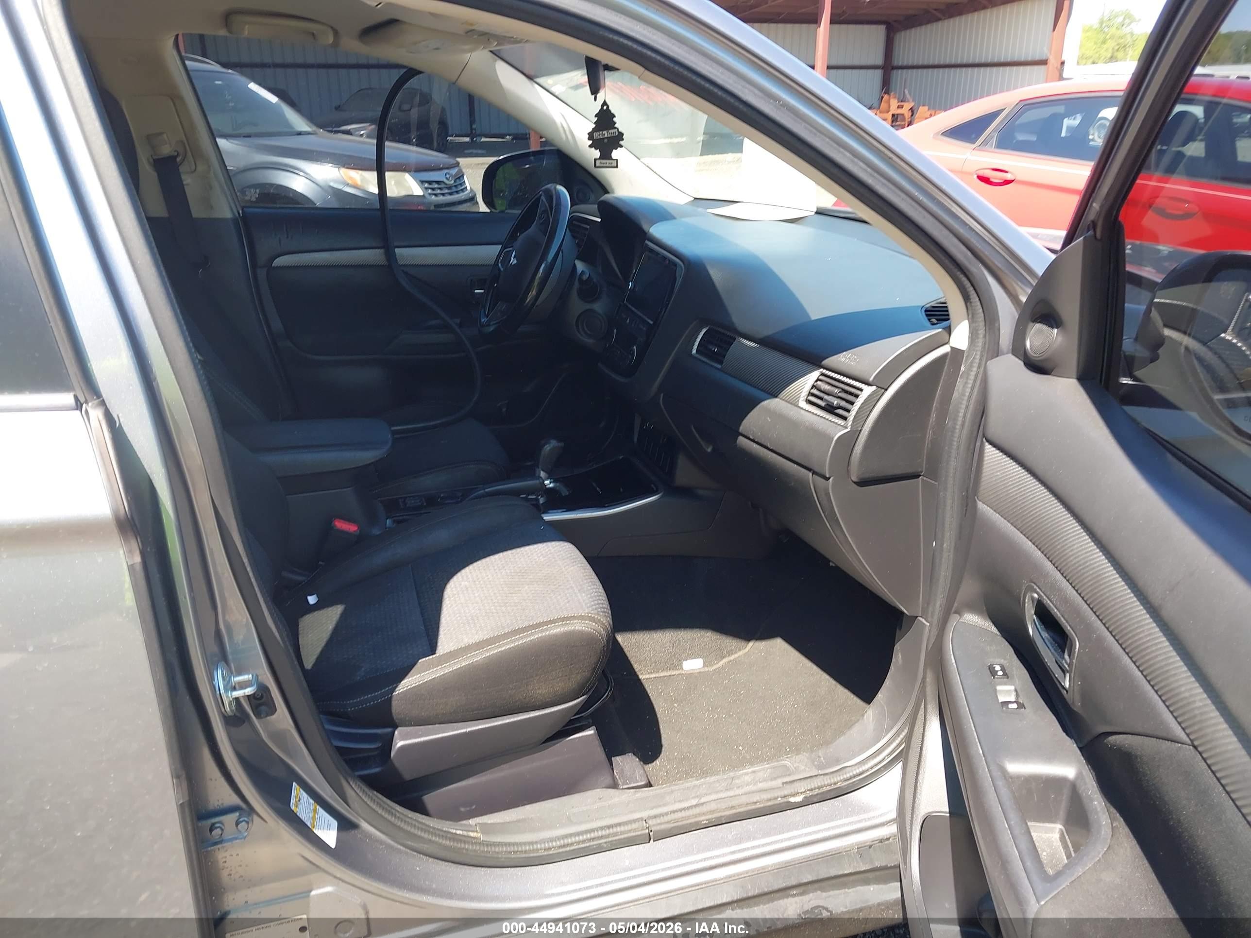 MITSUBISHI OUTLANDER image 5