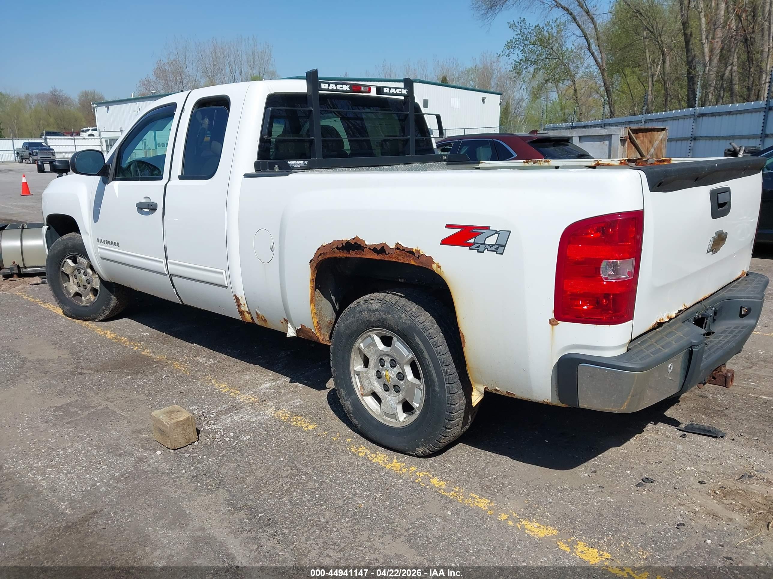 CHEVROLET SILVERADO image 3
