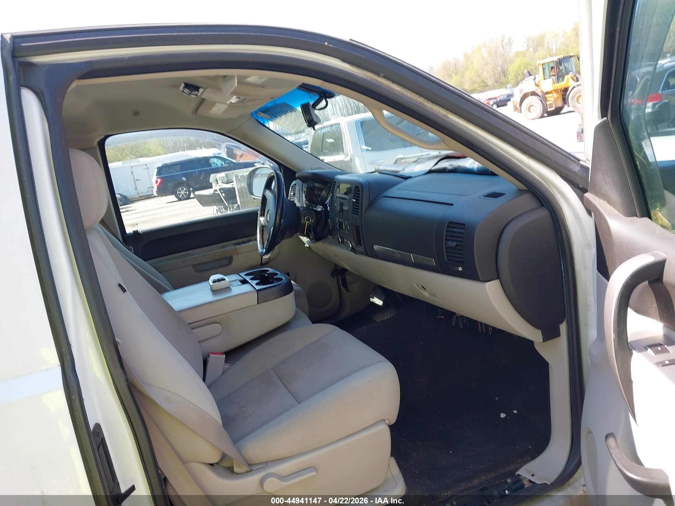 CHEVROLET SILVERADO image 5