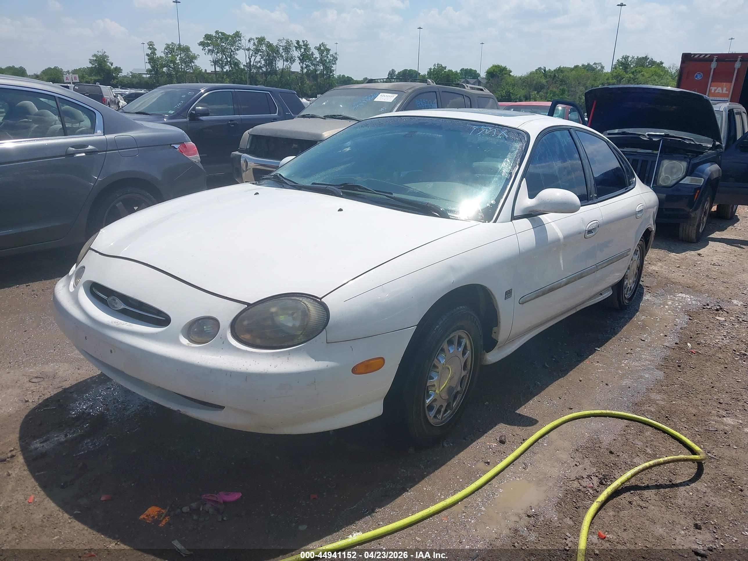 FORD TAURUS image 2