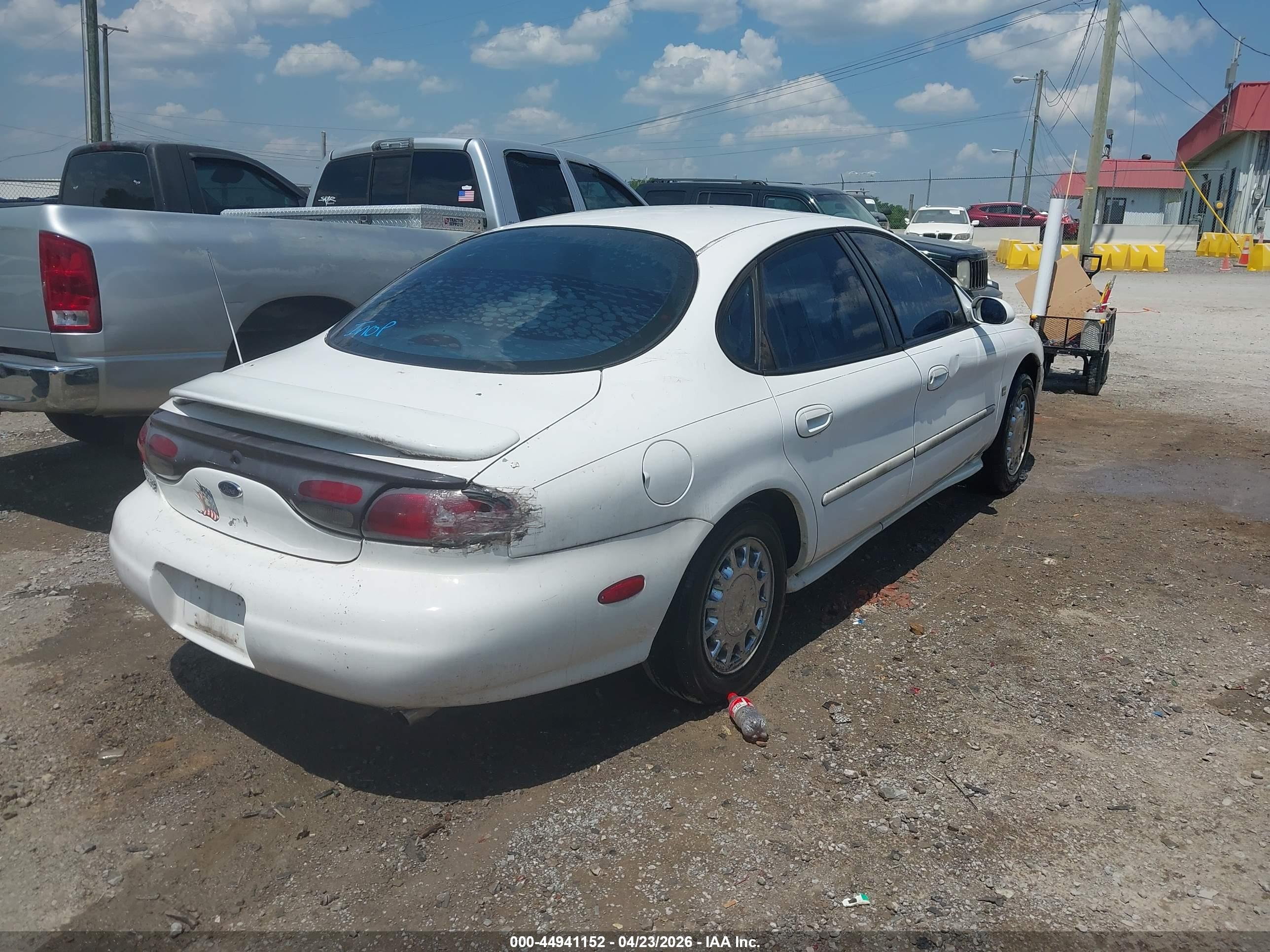 FORD TAURUS image 4