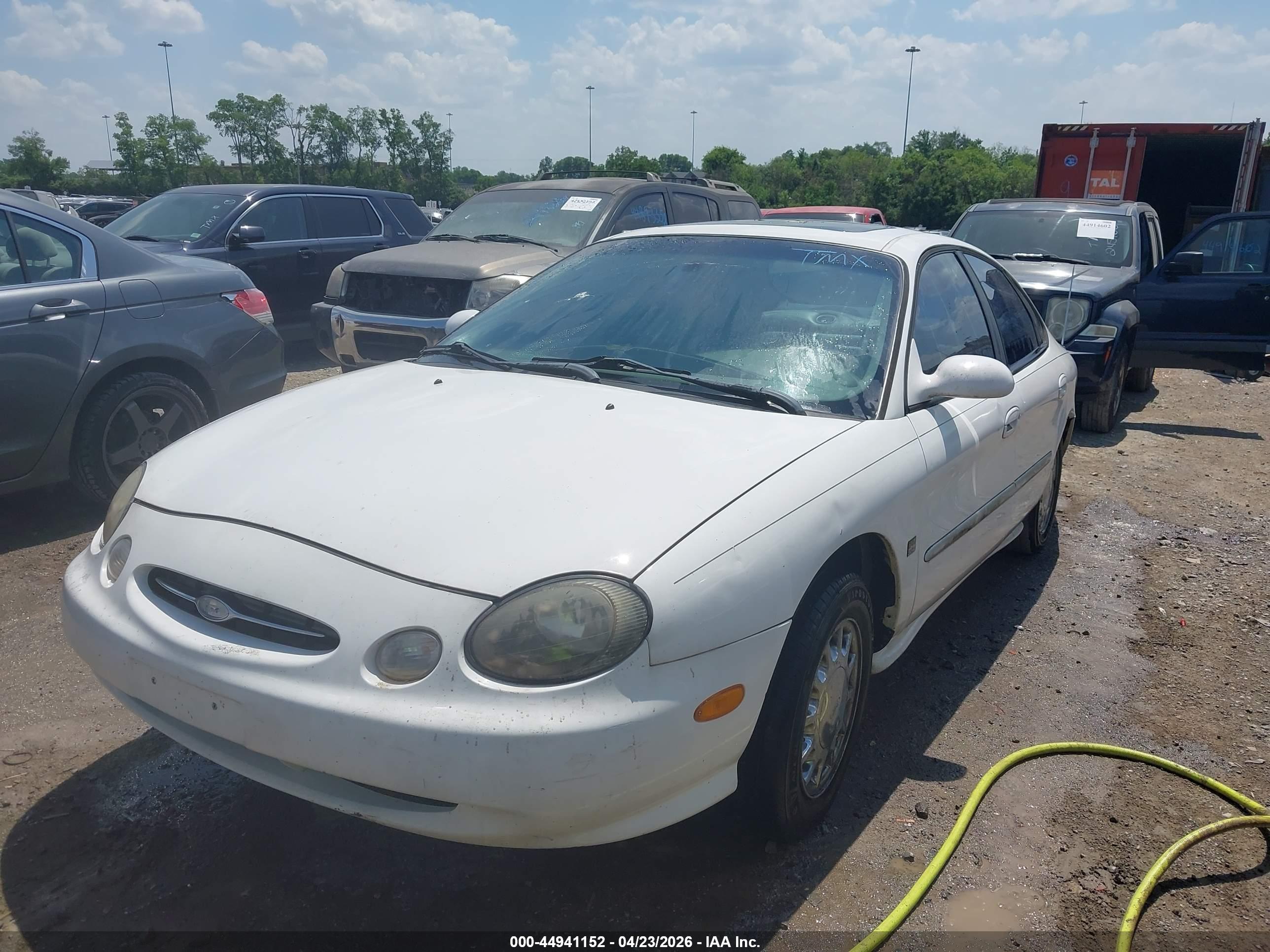 FORD TAURUS image 6