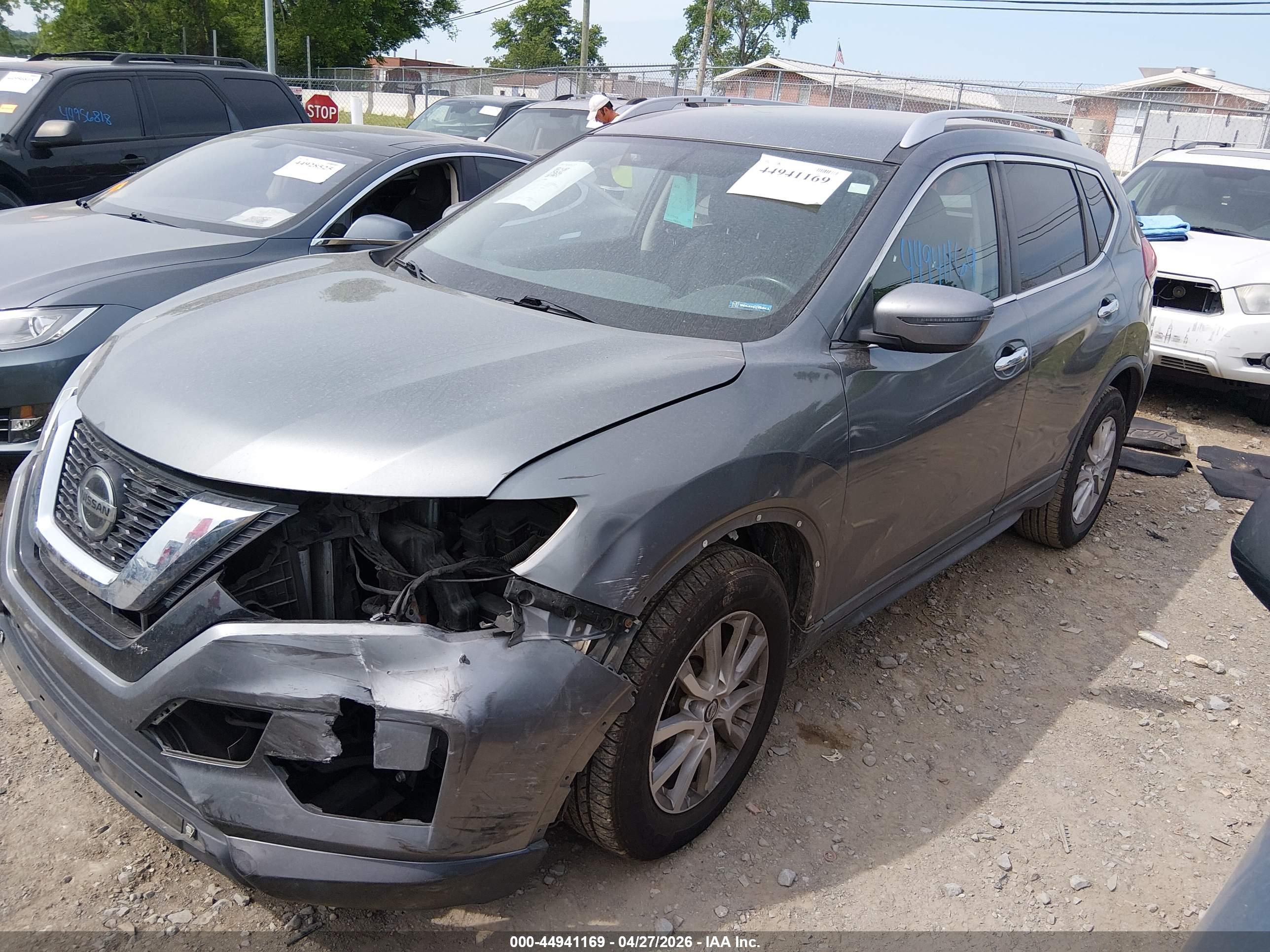 NISSAN ROGUE image 2