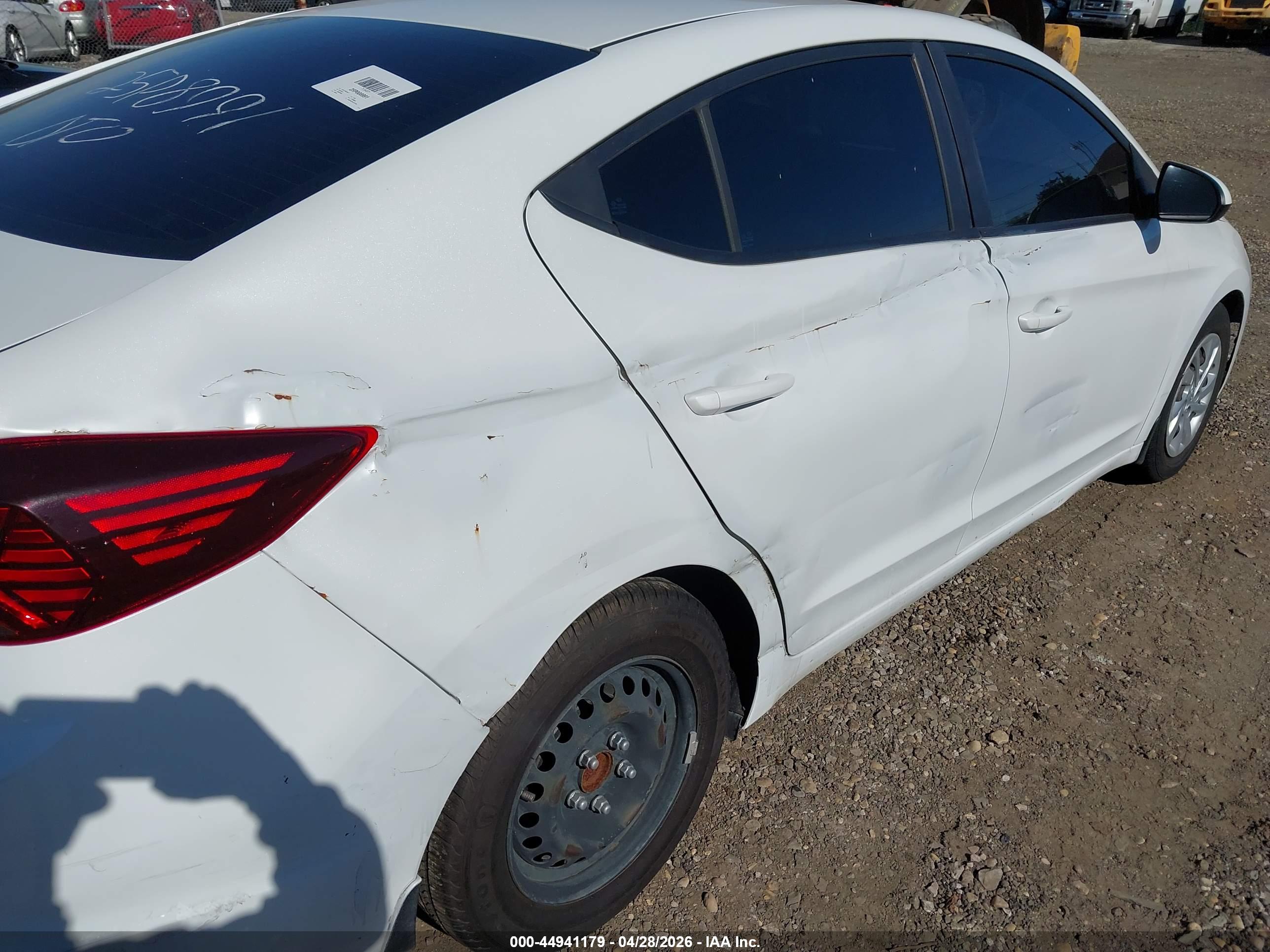 HYUNDAI ELANTRA image 6