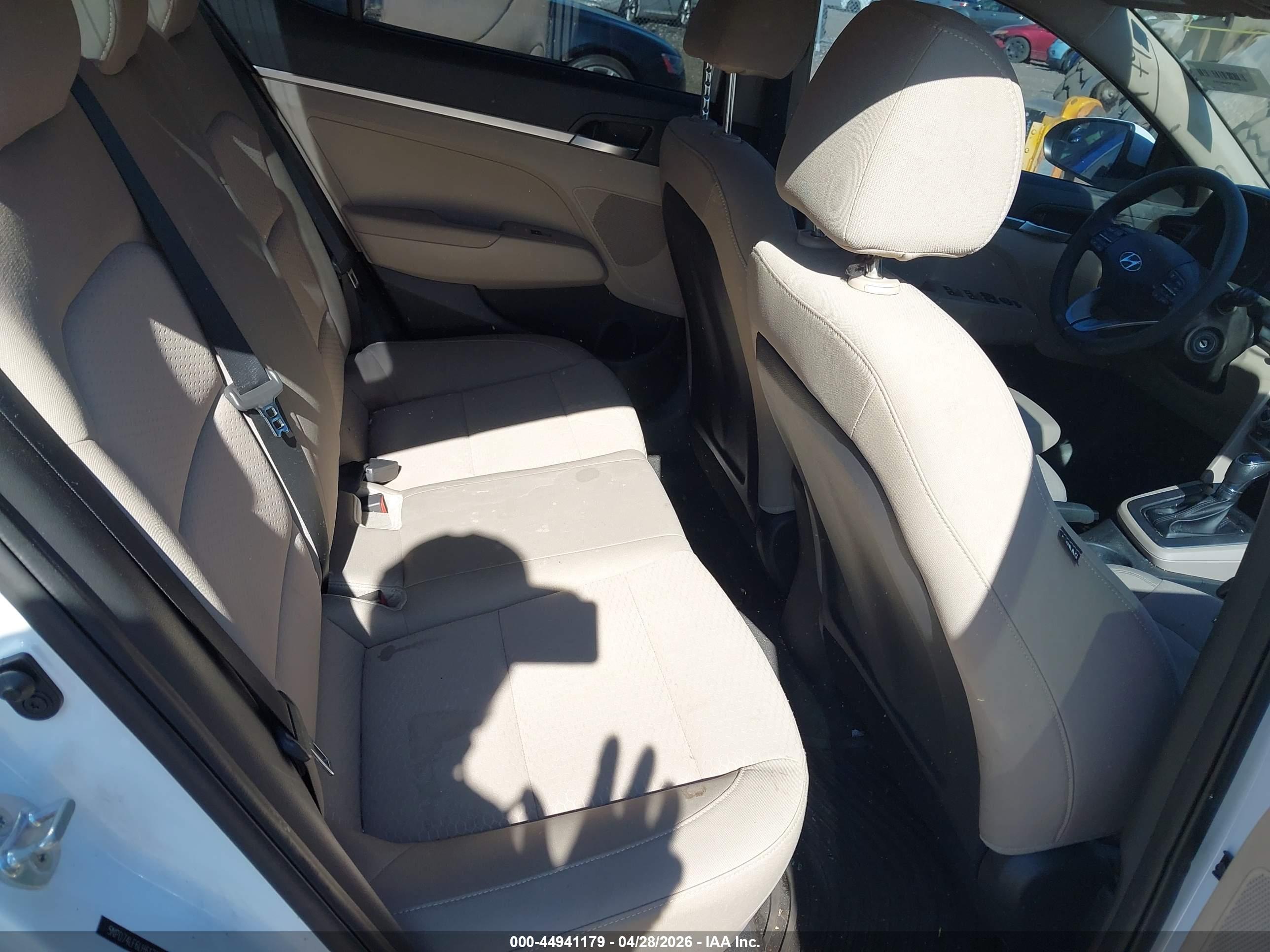 HYUNDAI ELANTRA image 8
