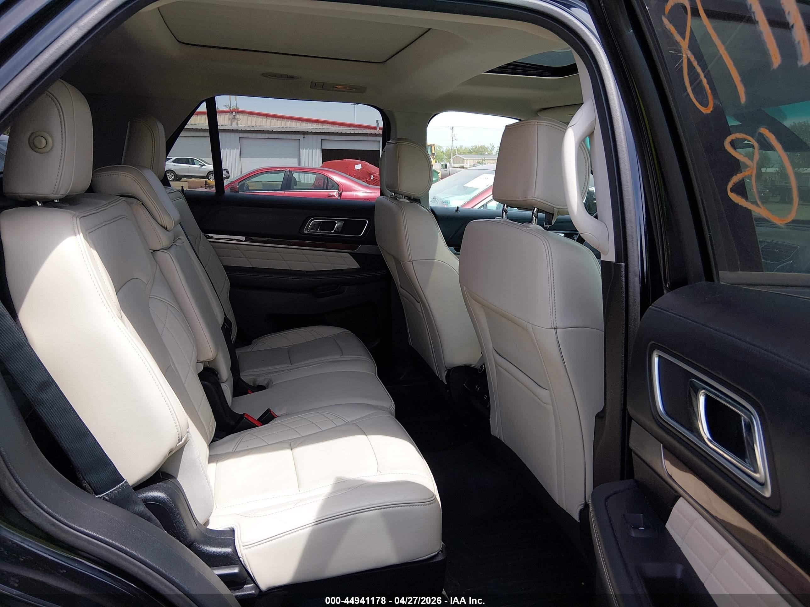 FORD EXPLORER image 8
