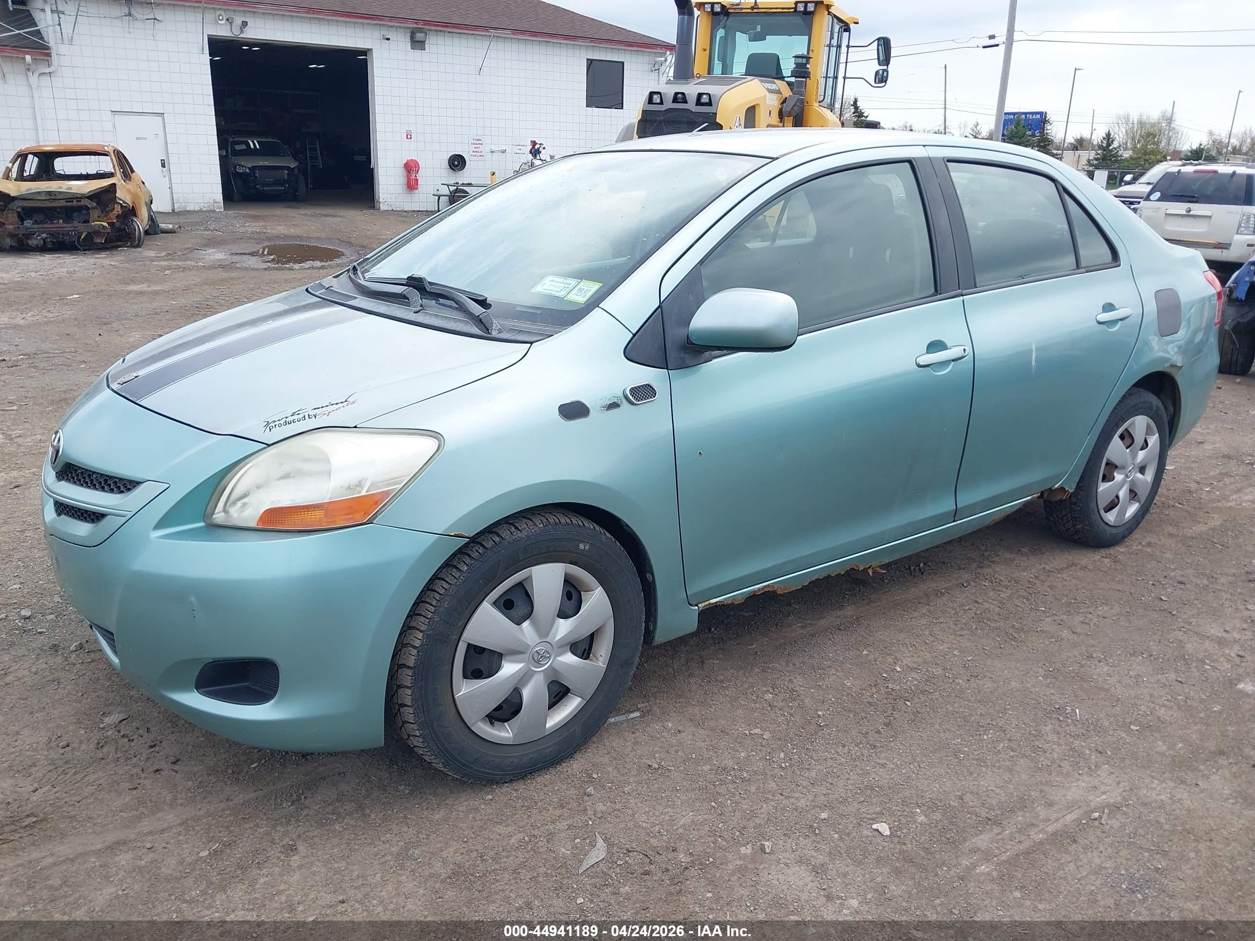 TOYOTA YARIS image 2