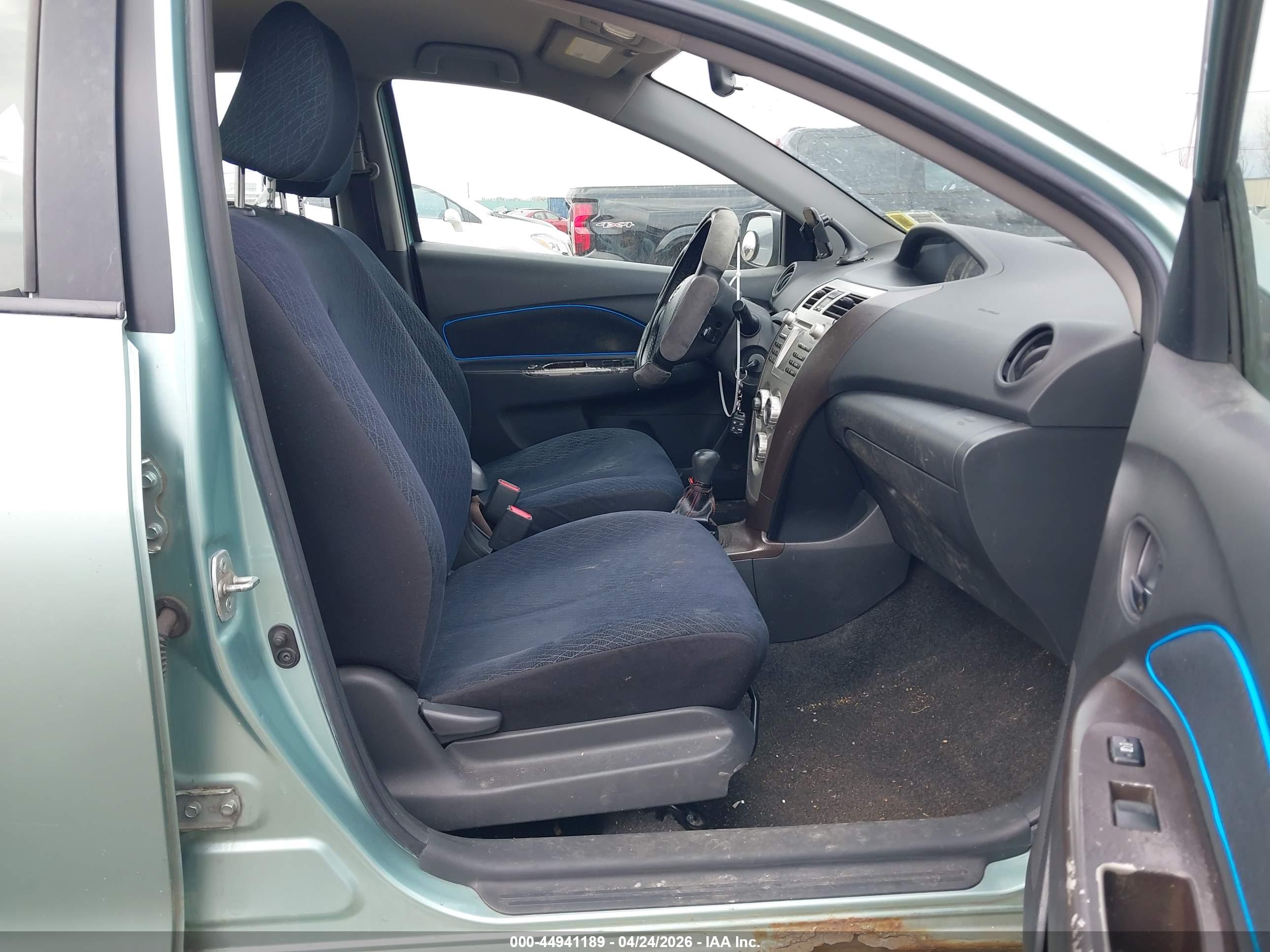 TOYOTA YARIS image 5