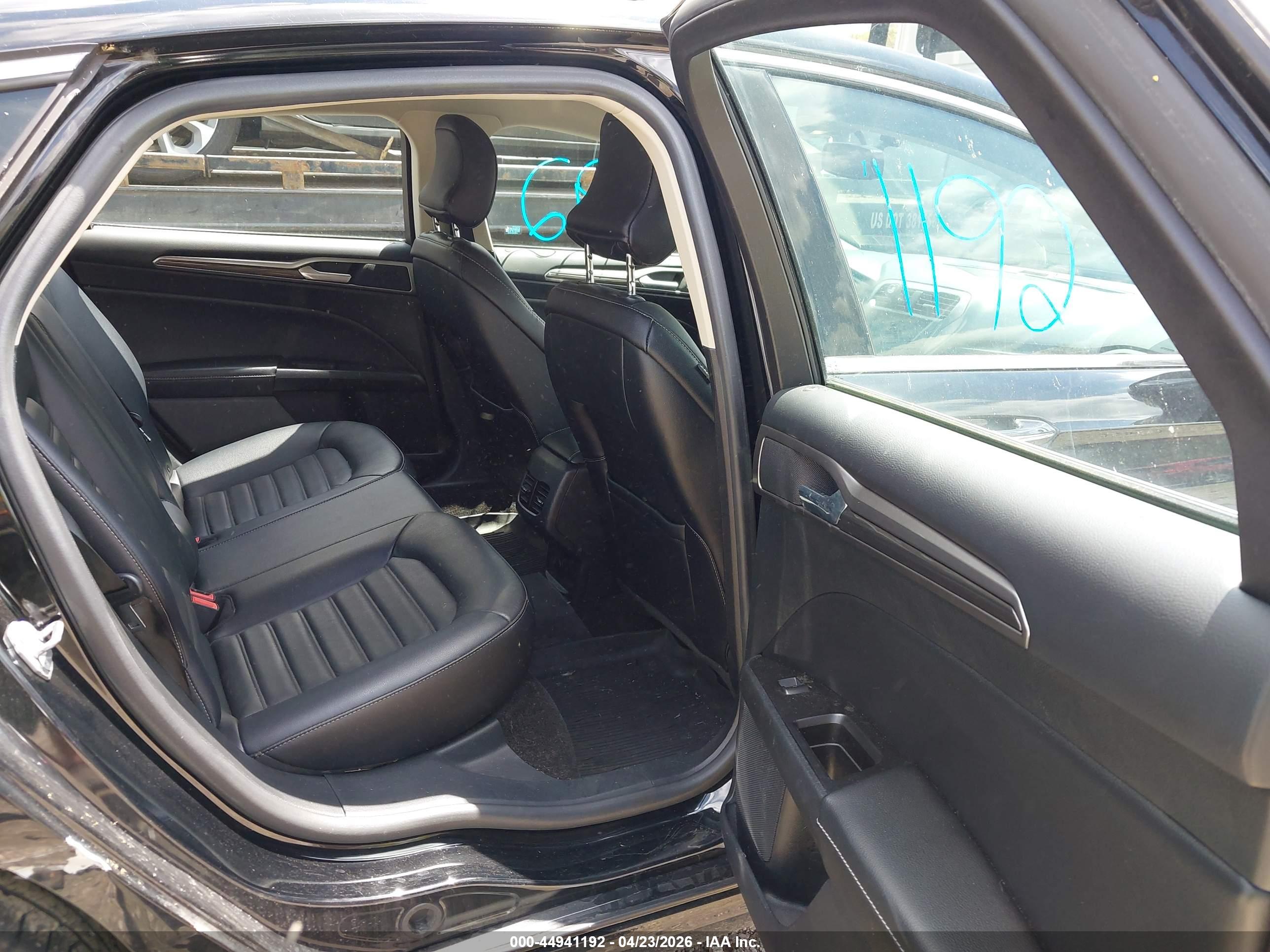 FORD FUSION image 8