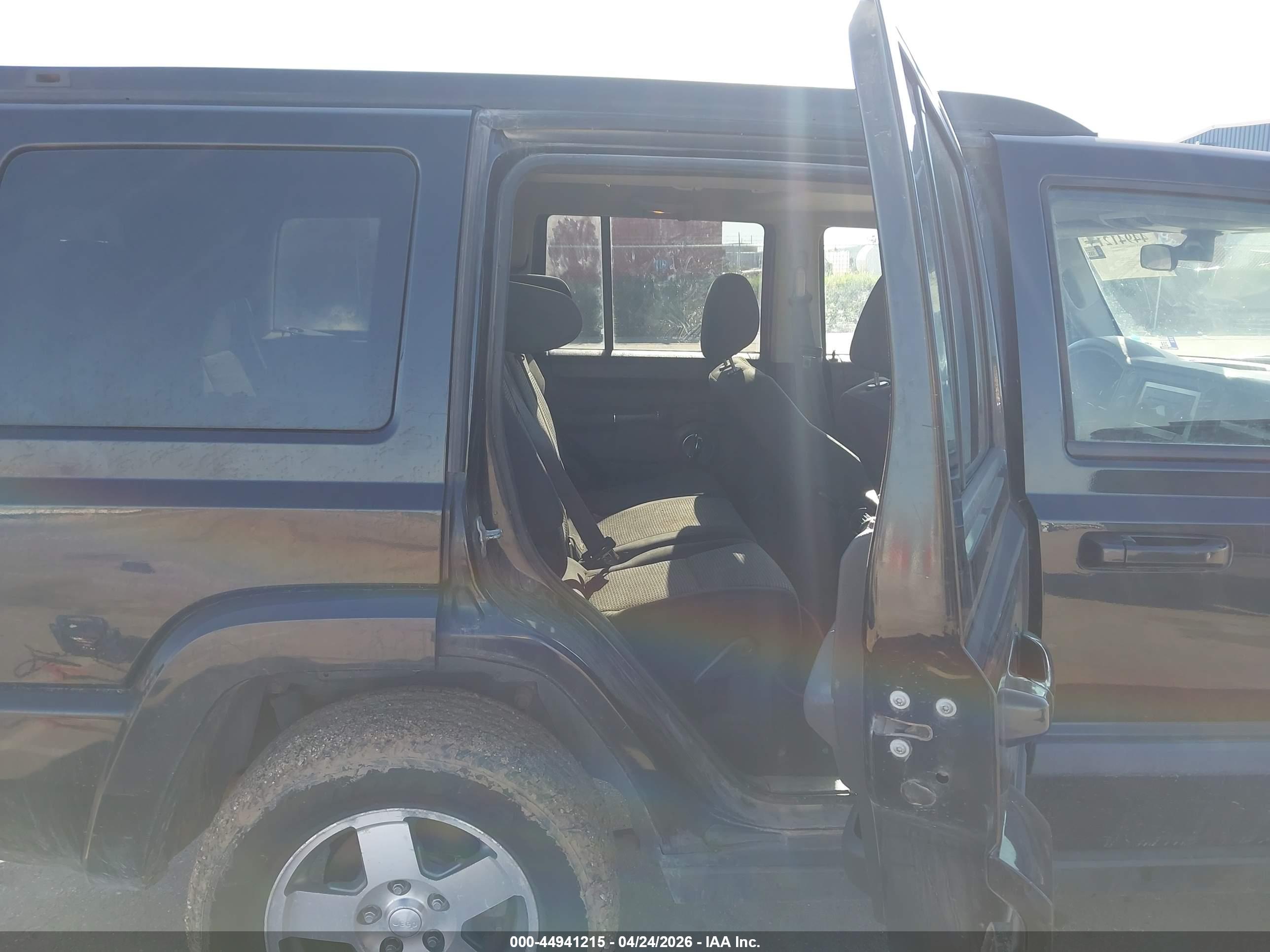 JEEP COMMANDER image 8
