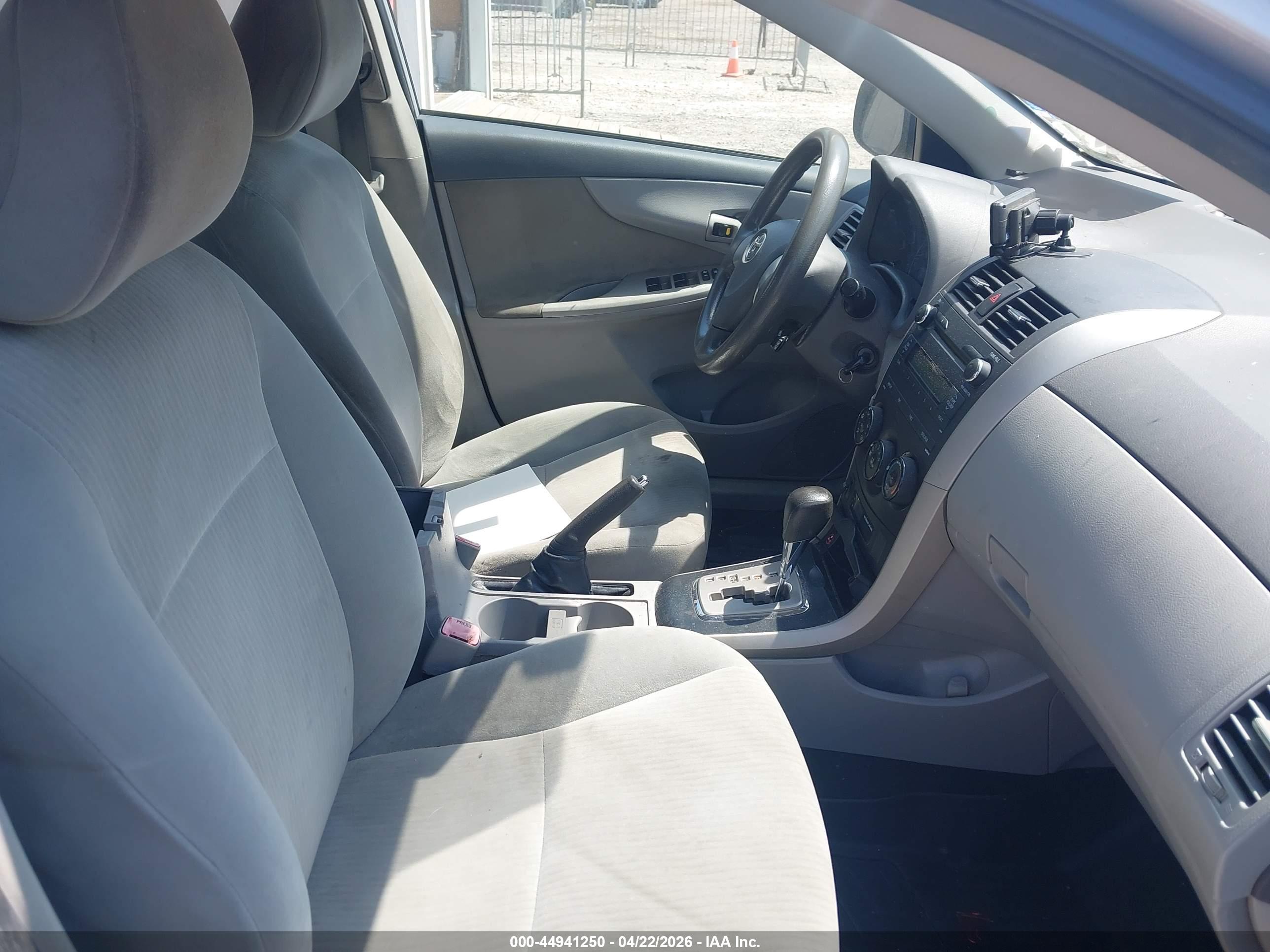 TOYOTA COROLLA image 5